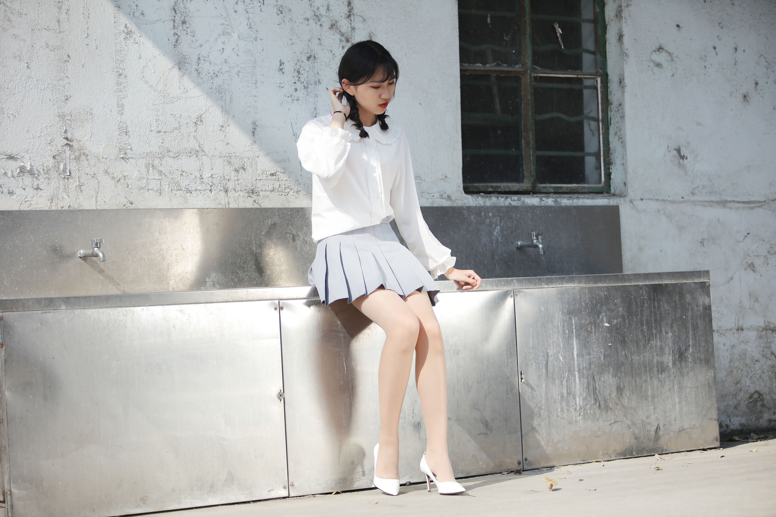 [奈丝] NO.072 小橙子 扎马尾辫 穿白褶裙