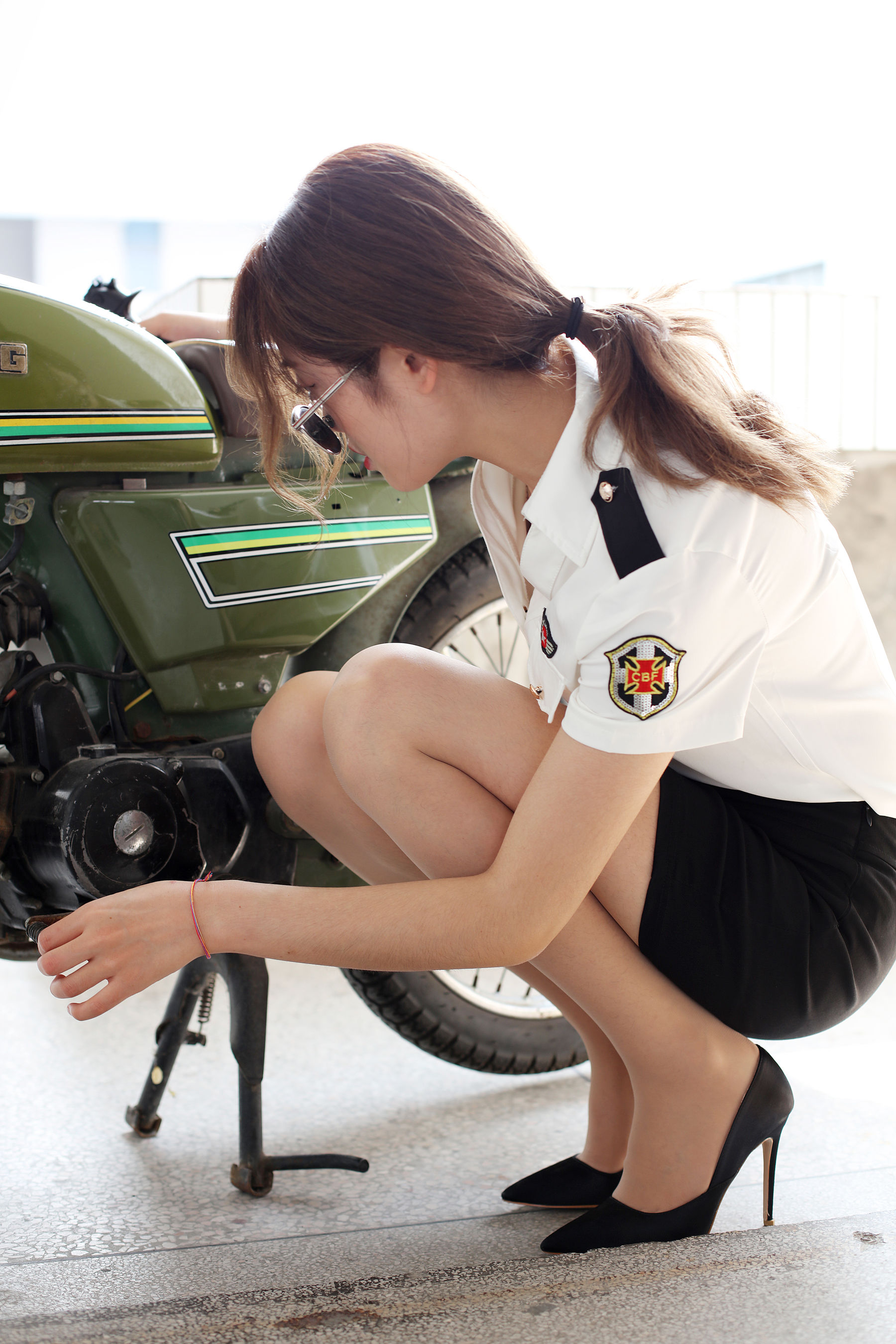[奈丝] NO.117 可乐 制服机车女孩