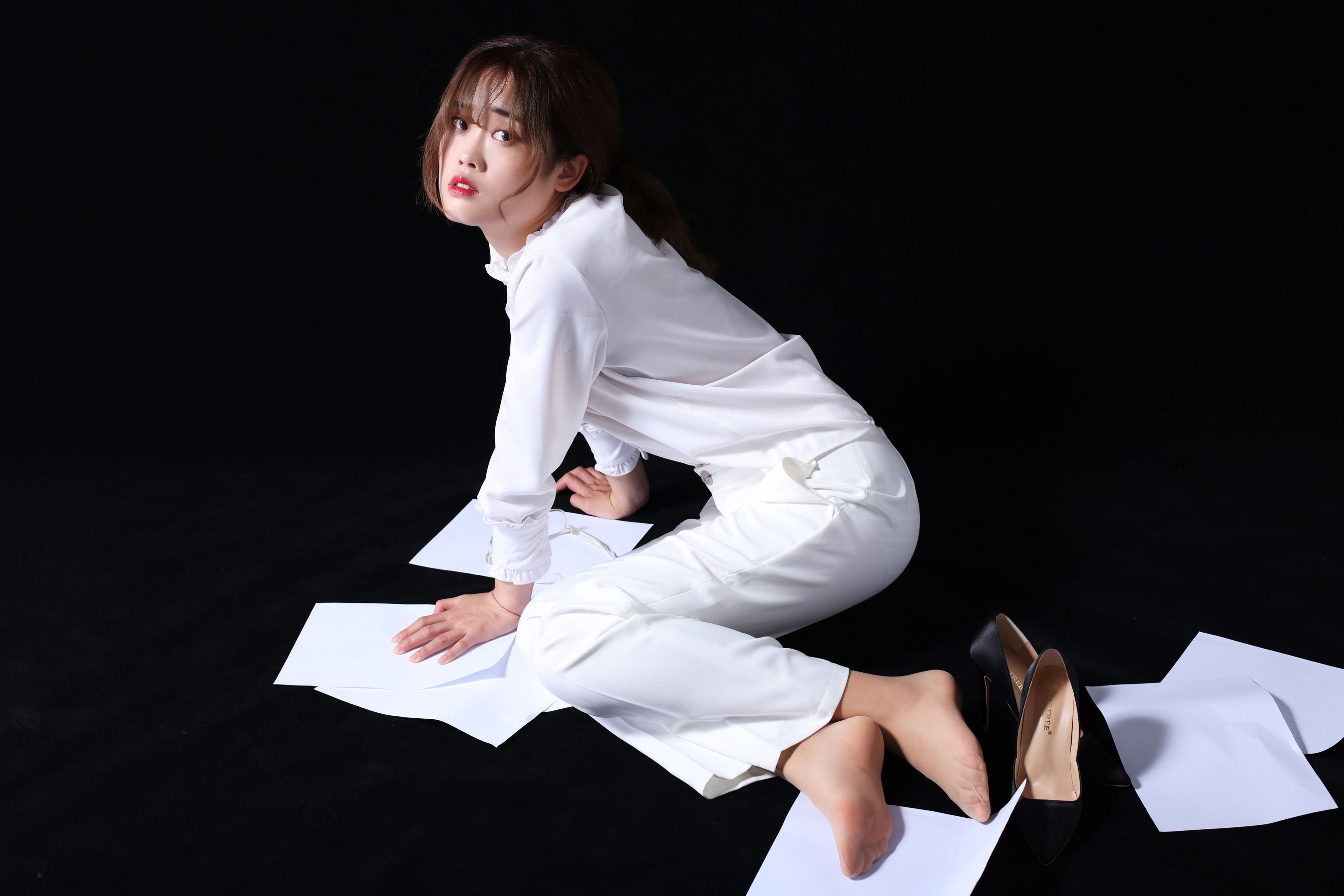 [奈丝] NO.126 可乐 御姐套装 裤里丝