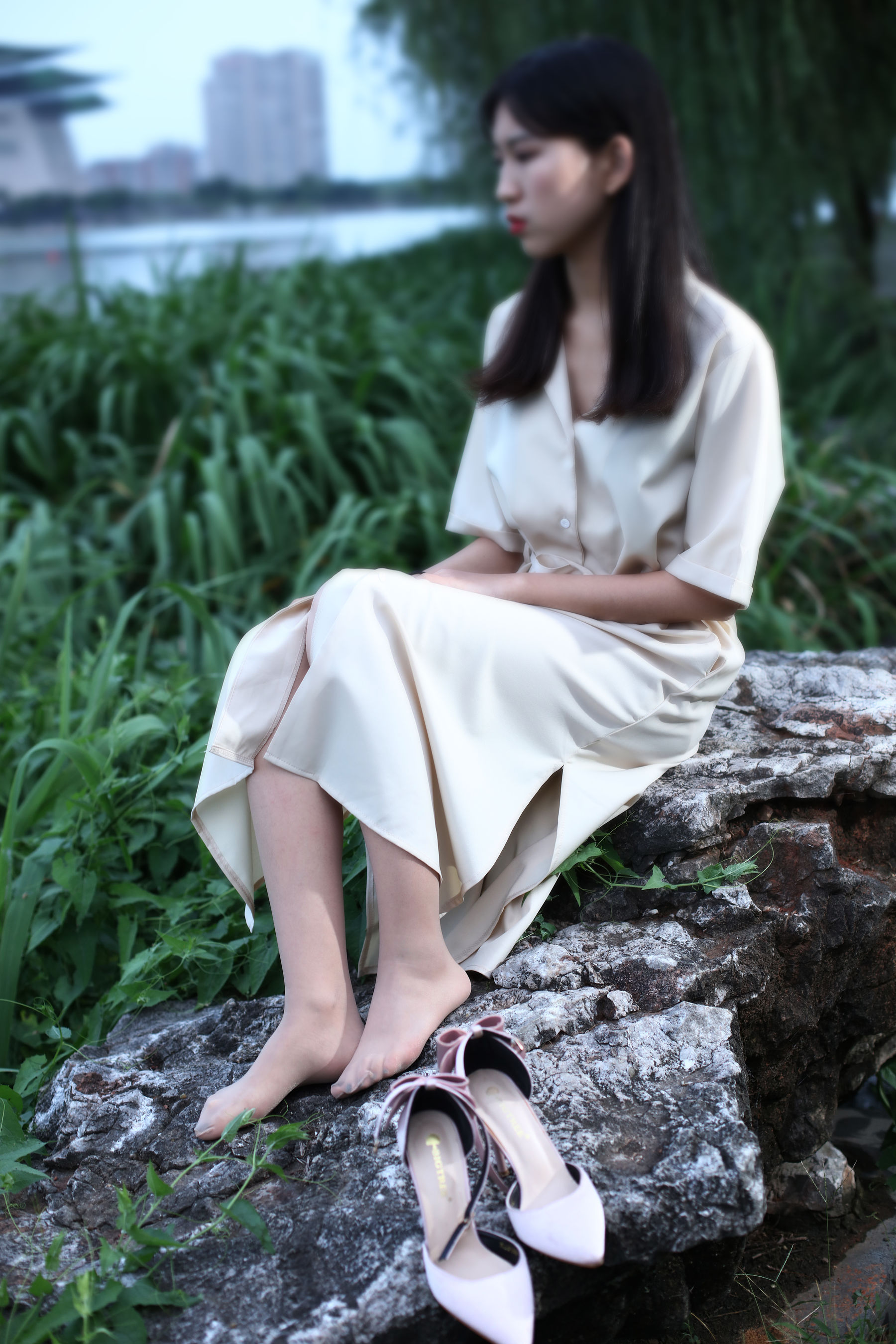 [奈丝] NO.131 小橙子 户外躺拍