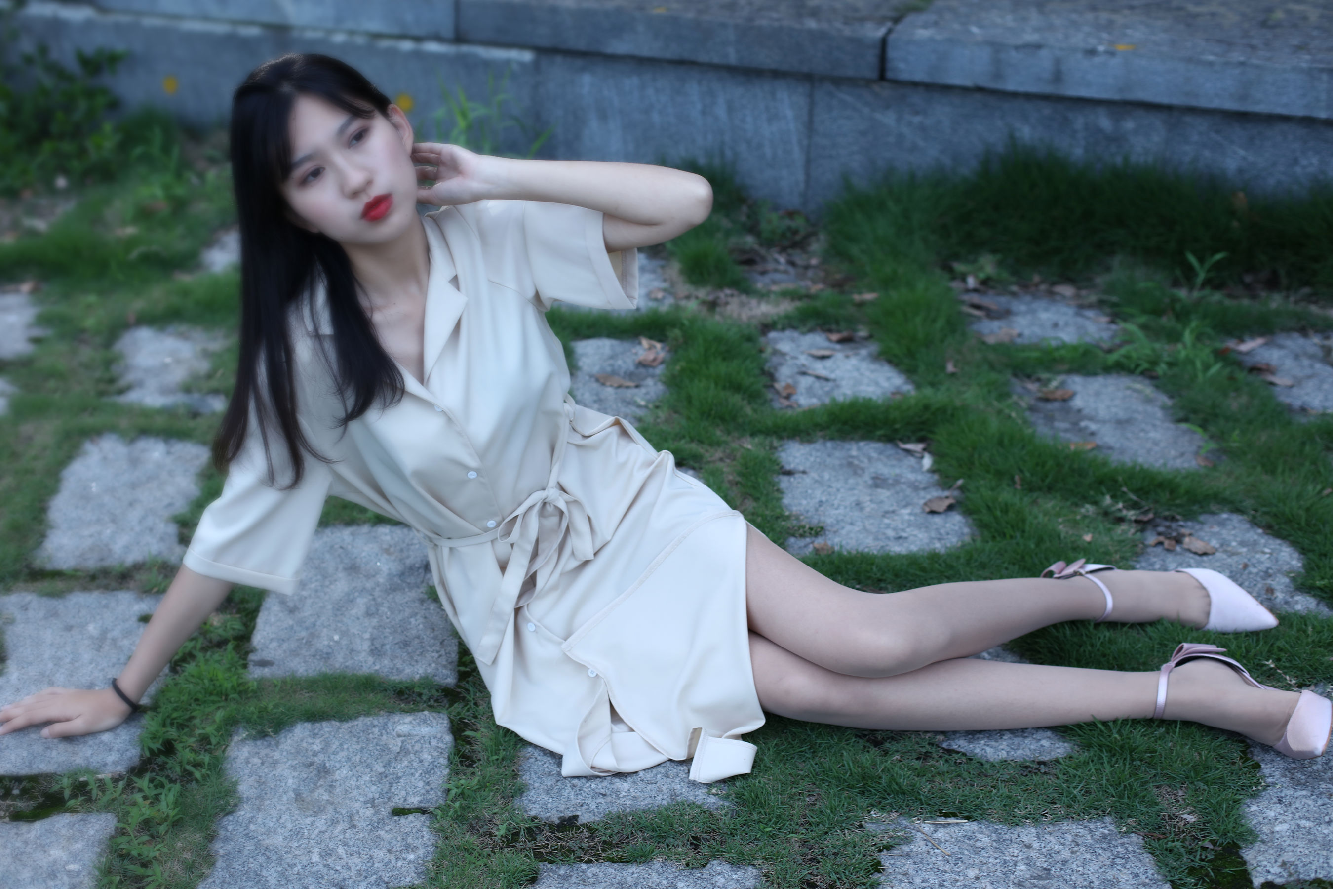 [奈丝] NO.131 小橙子 户外躺拍