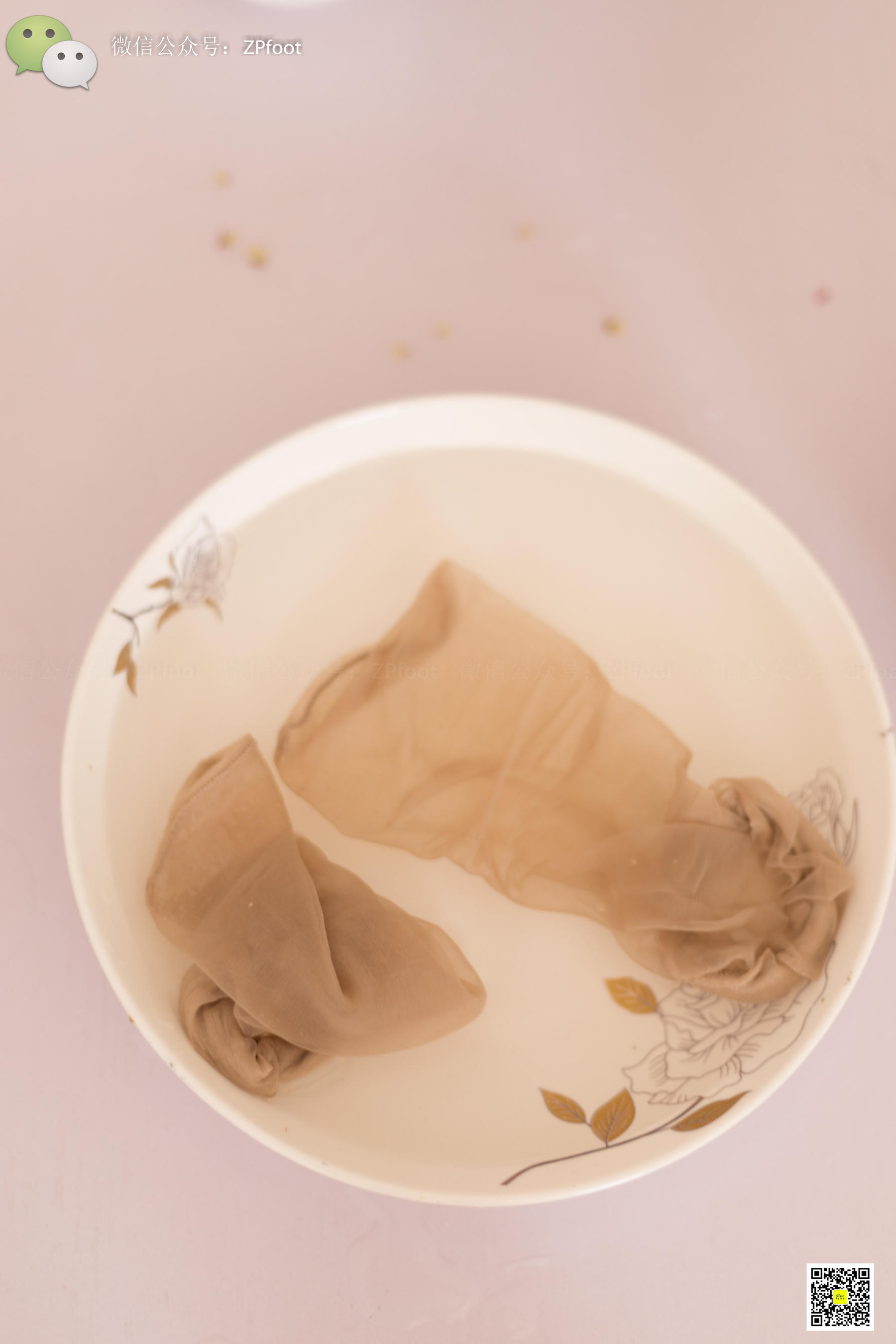 [山茶摄影LSS] NO.027  丝袜泡水喝吗