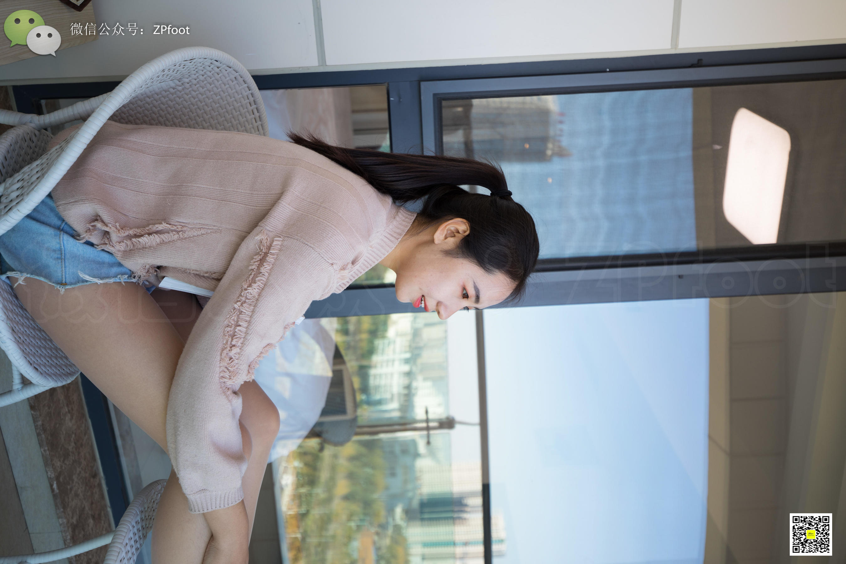 [山茶摄影LSS] NO.062  喜欢看书 喜欢丝袜