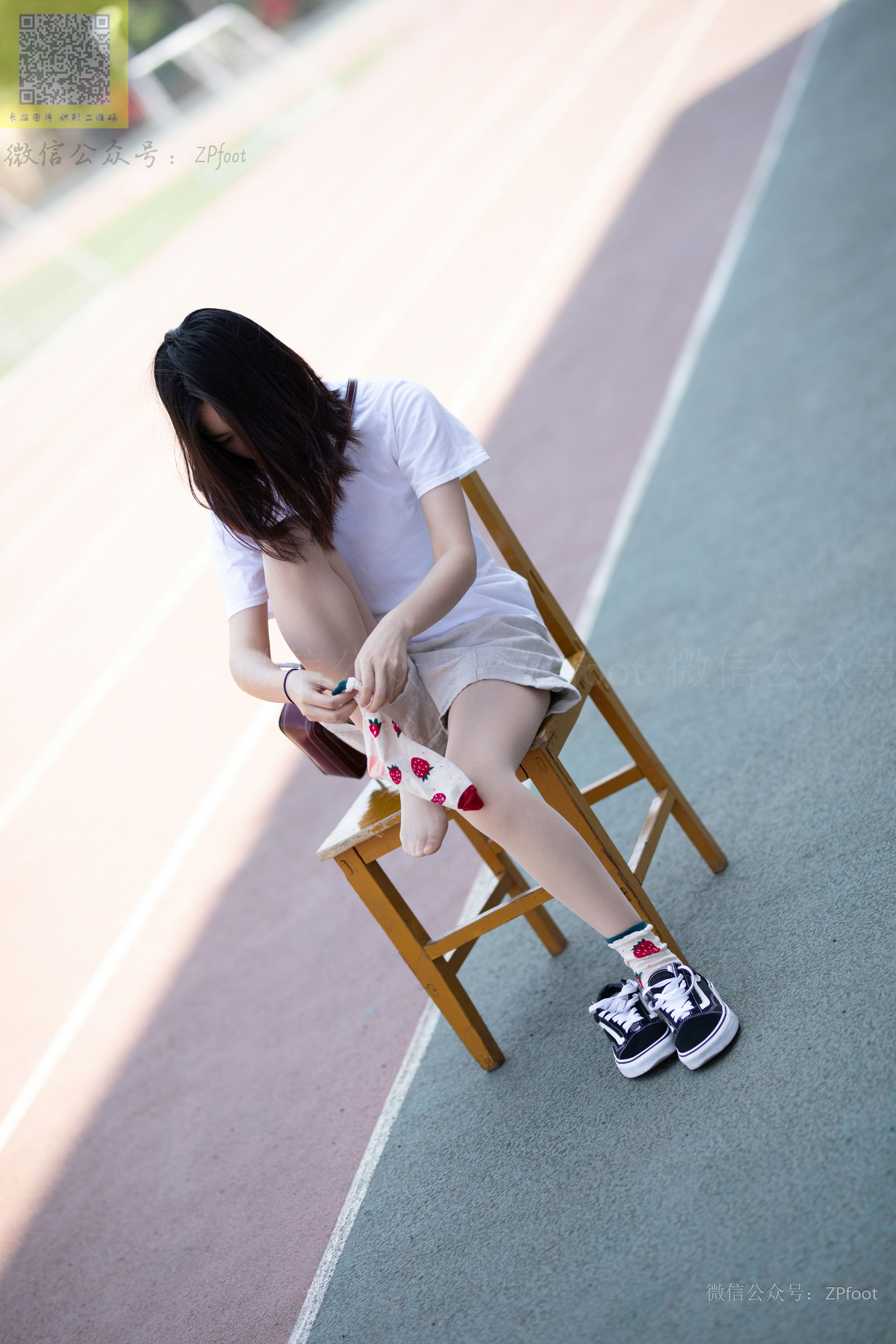 [山茶摄影LSS] NO.141  学妹操场肉丝