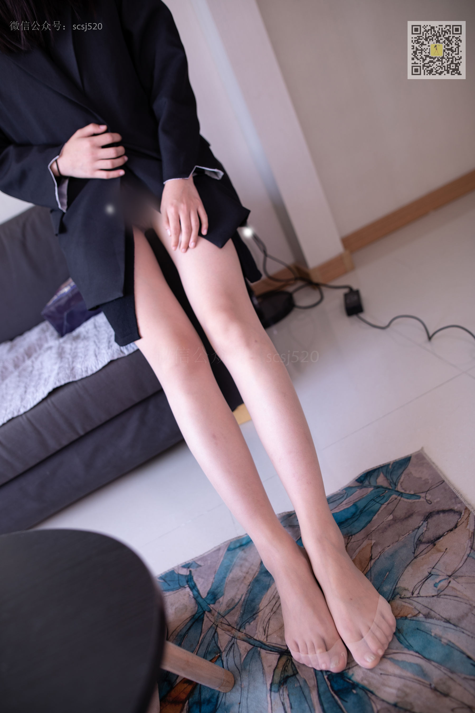 [山茶摄影LSS] NO.276 左左 自己穿丝袜来拍摄