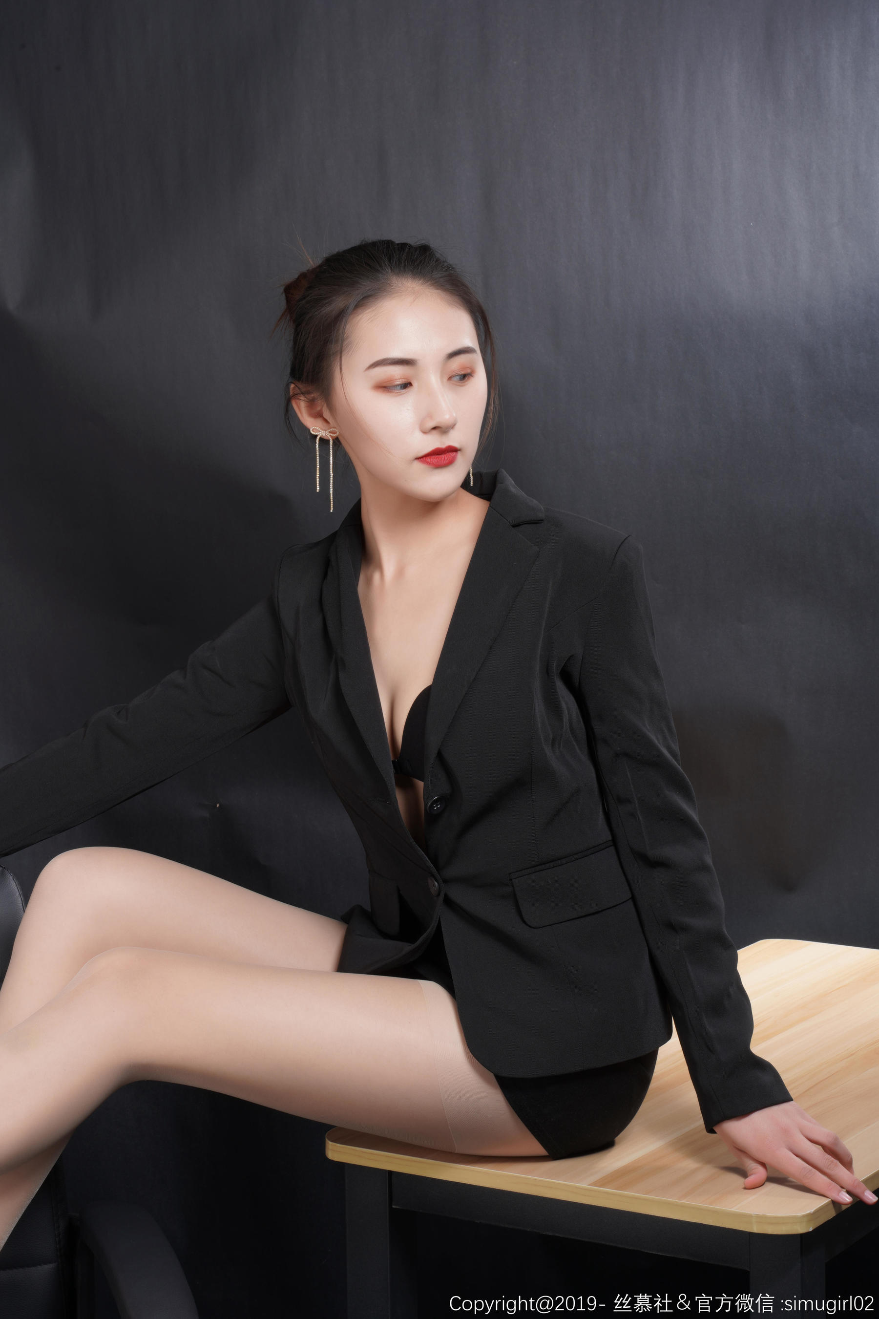 [丝慕] SM006 婷伊 《美脚女上司》