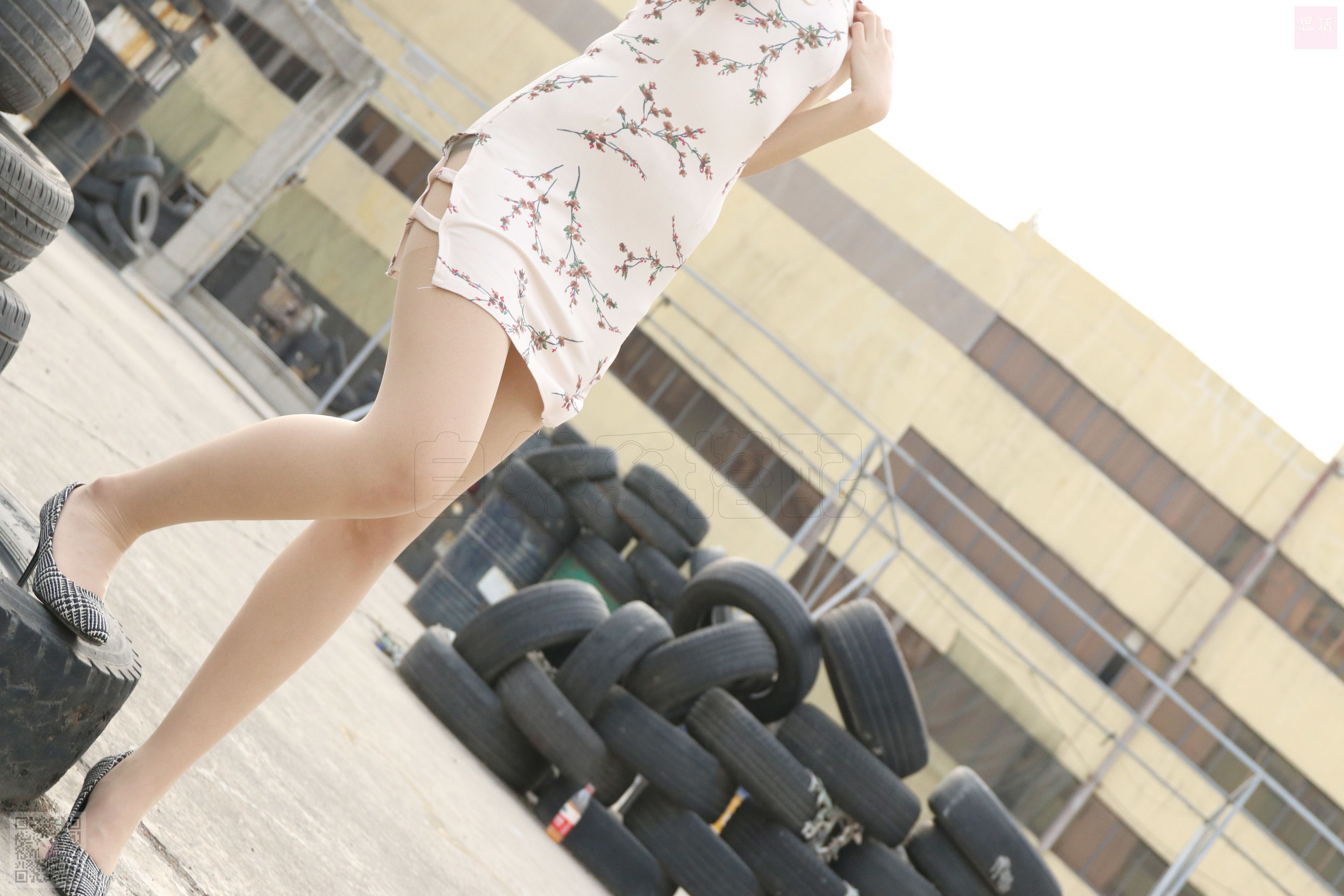 [思话SiHua] SH032 珺洁 废墟上发现旗袍美女