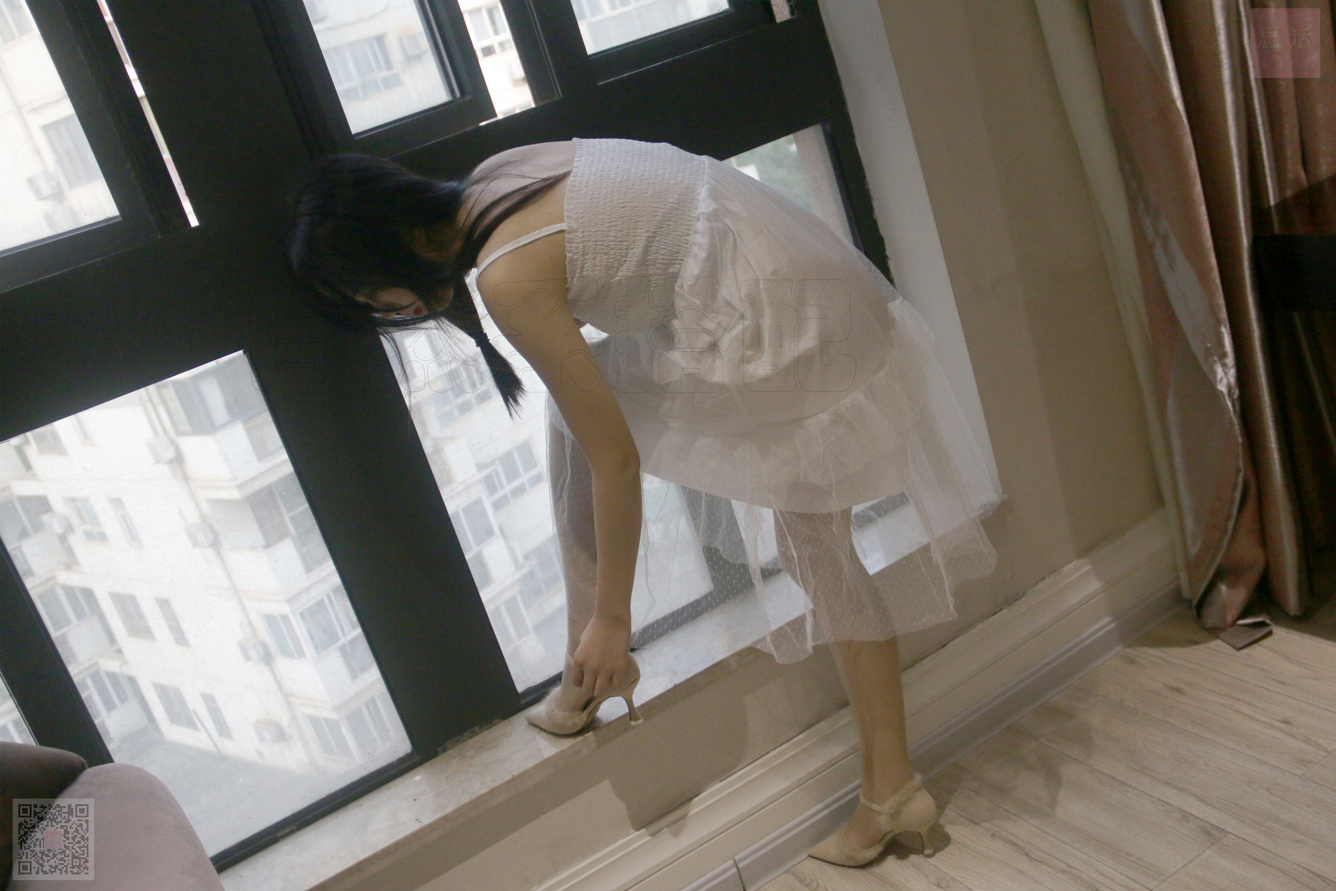 [思话SiHua] SH033 子琦 麻花辫女孩的白我连衣裙