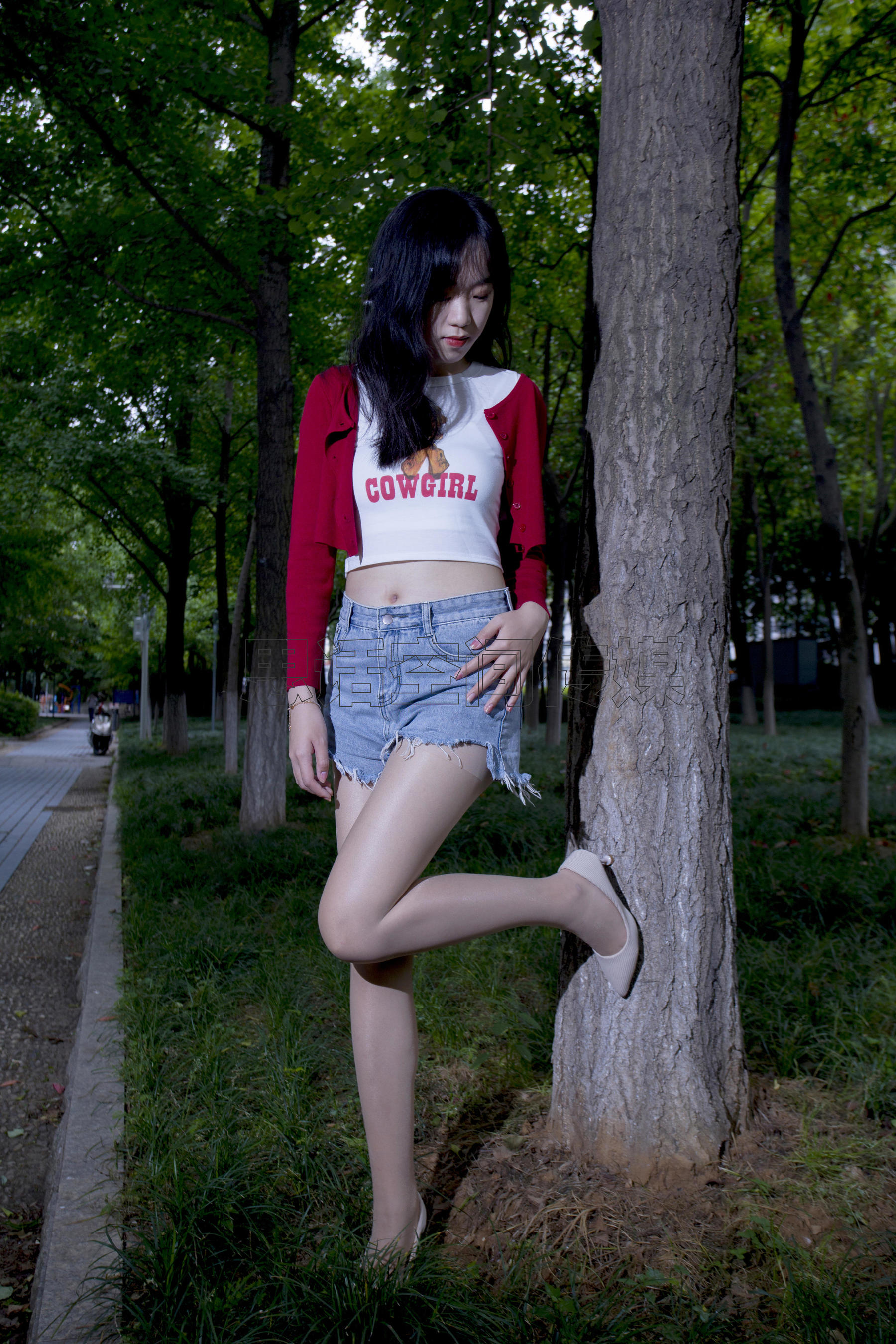 [思话SiHua] SH129 子琦 公园长腿活力少女