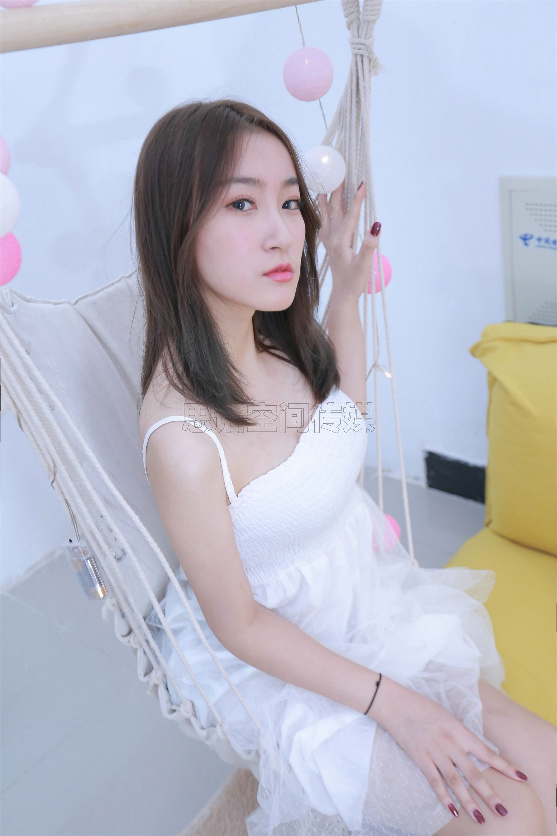 [思话SiHua] SH153  (新模）Reya 小白裙下的美腿
