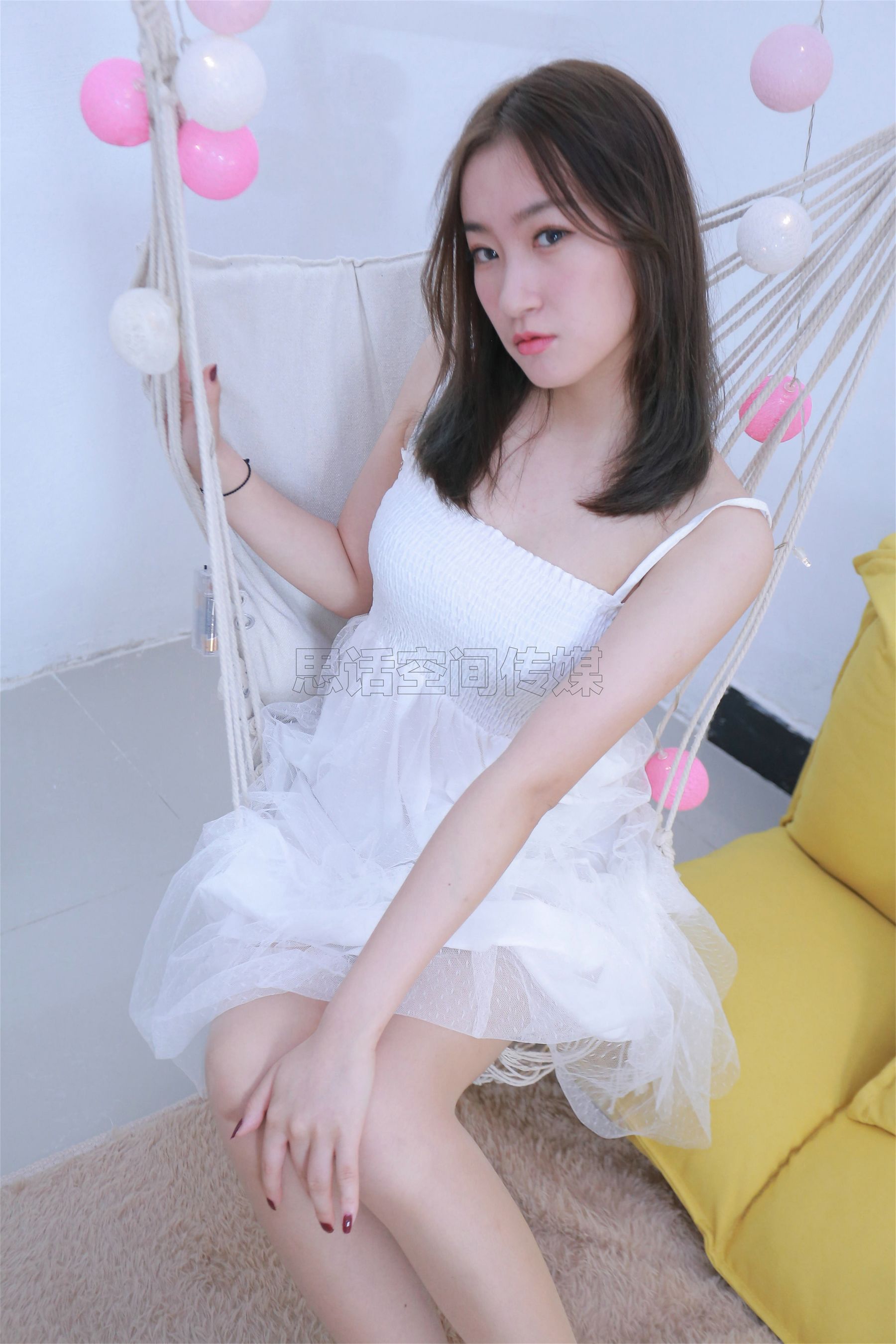 [思话SiHua] SH153  (新模）Reya 小白裙下的美腿