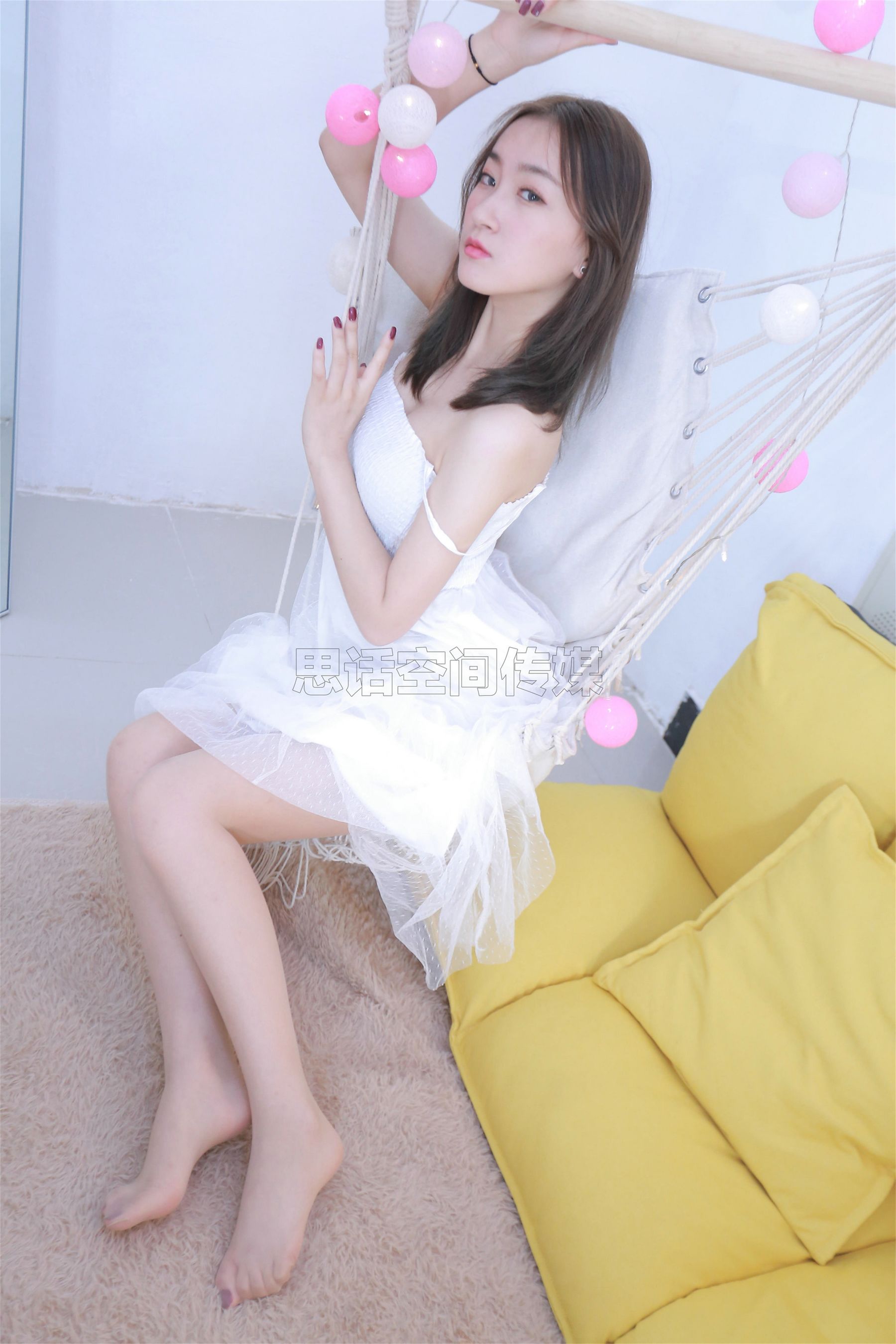 [思话SiHua] SH153  (新模）Reya 小白裙下的美腿