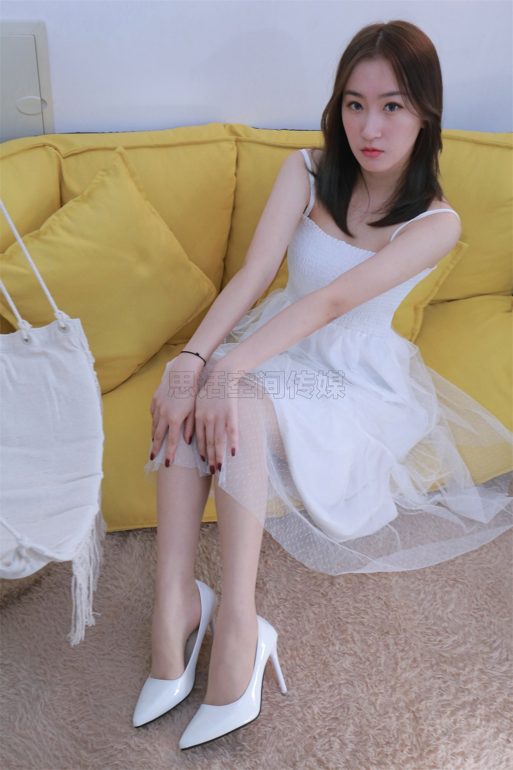 [思话SiHua] SH153  (新模）Reya 小白裙下的美腿