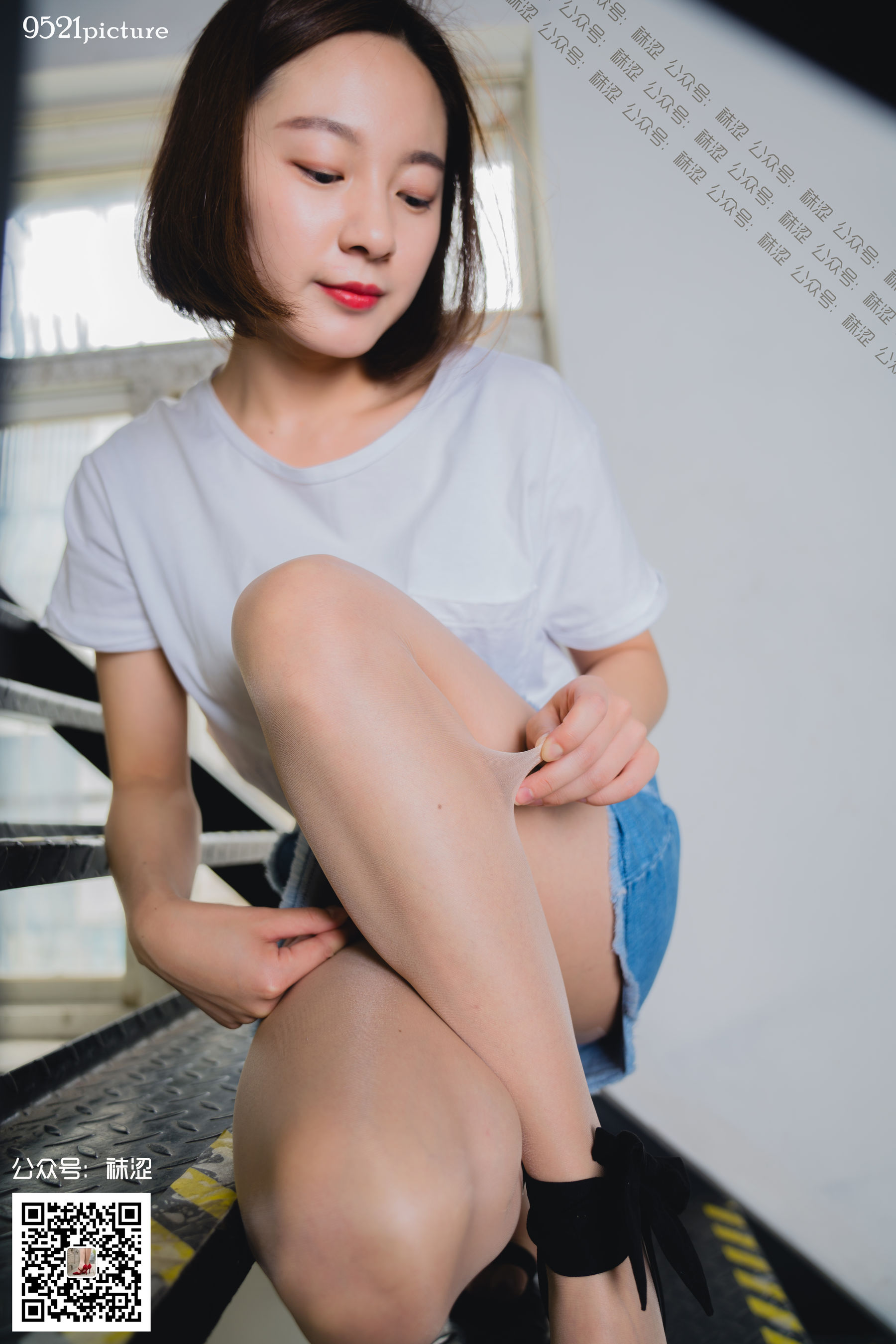 [袜涩] VOL.033 可心 黑色绑带高跟鞋