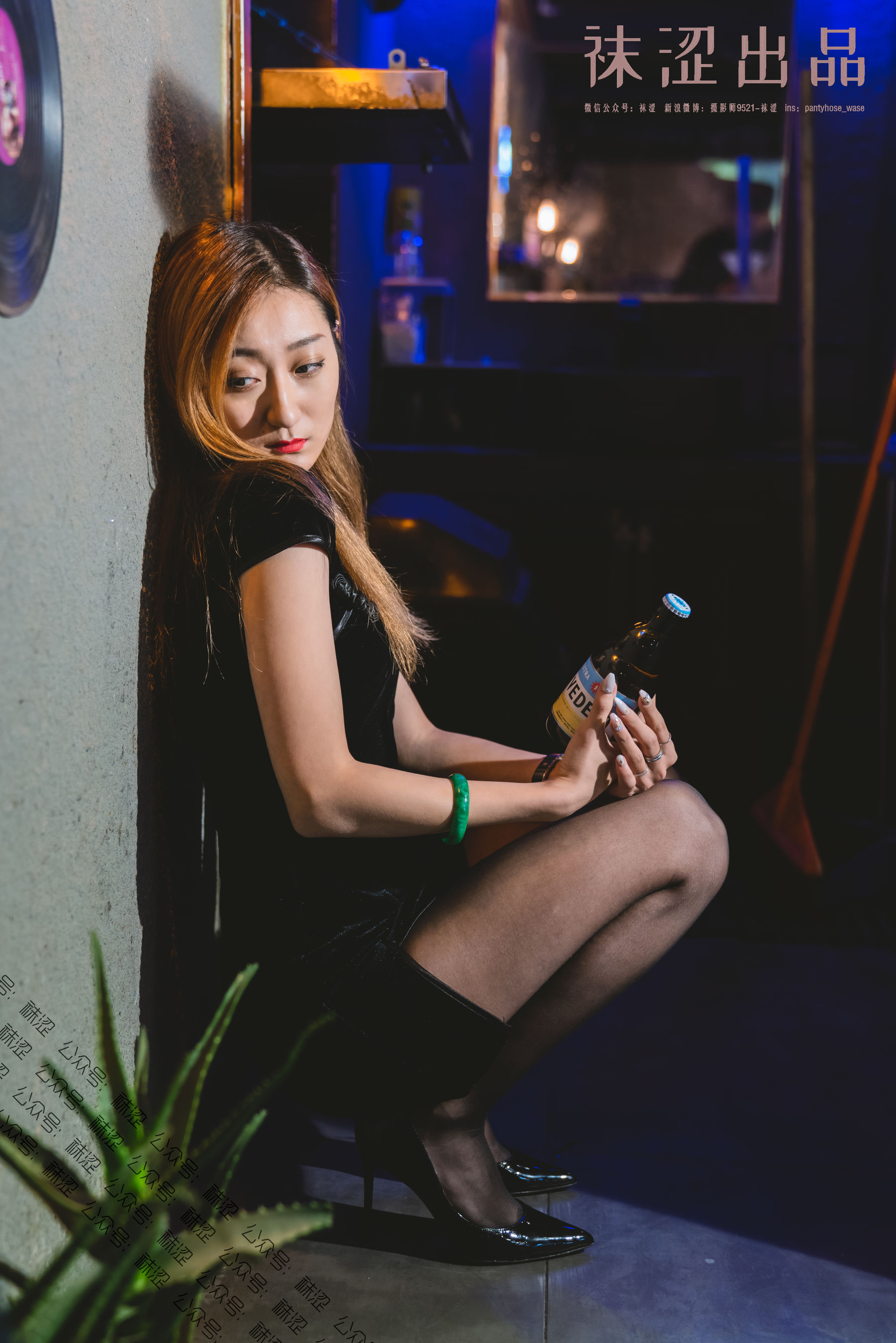 [袜涩] VOL.054 刘哈哈 黑丝小旗袍