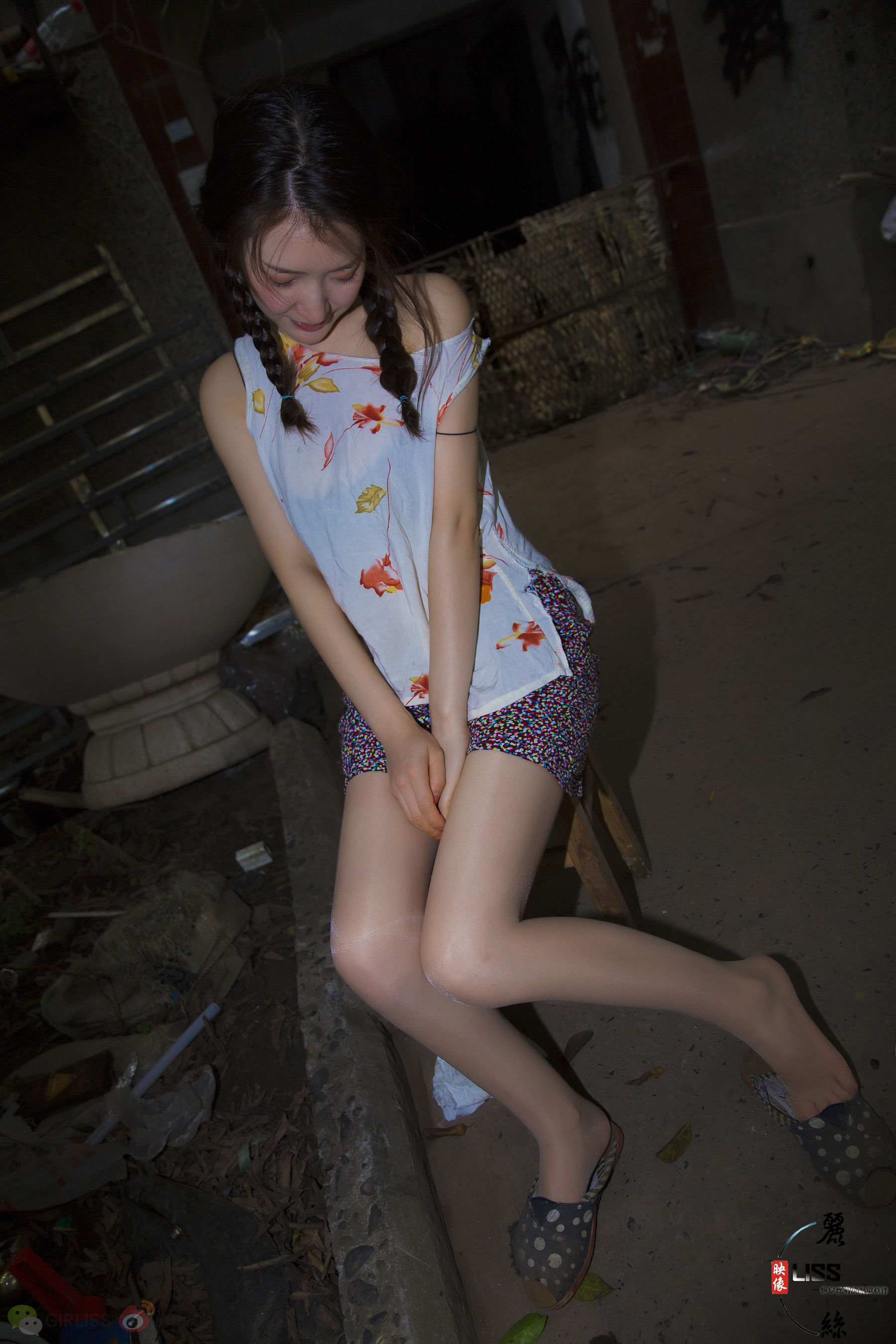 [丽丝映像GIRLISS] - 捡垃圾的小姑娘