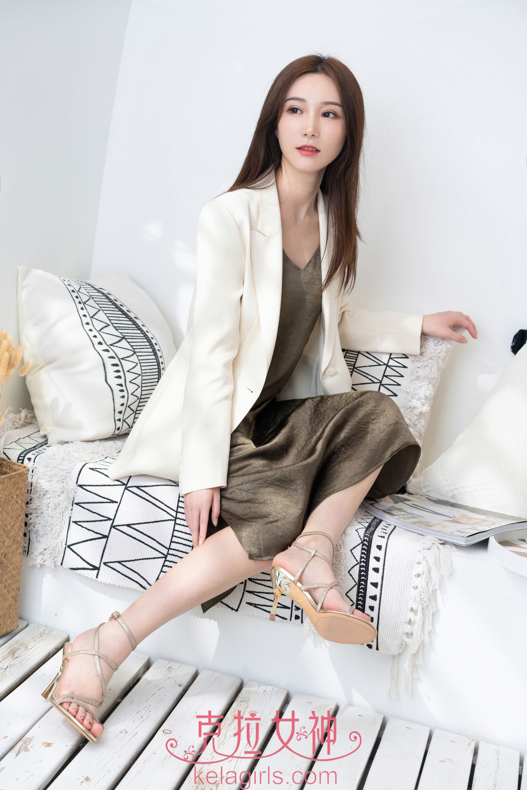 [克拉女神Kelagirls]  小芙 小脚与西服