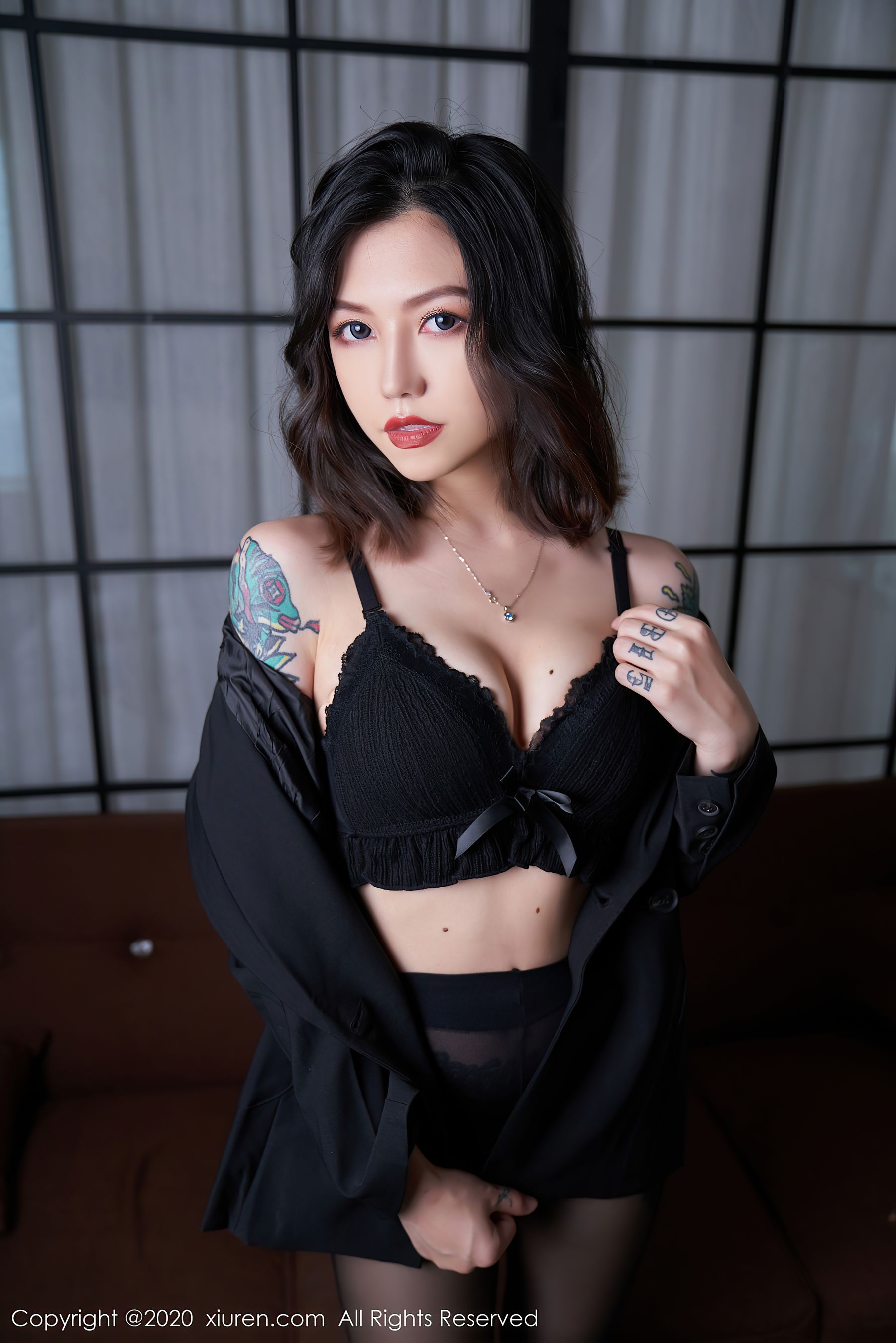 [秀人XiuRen] No.2711 舌尖上的菊花Ace