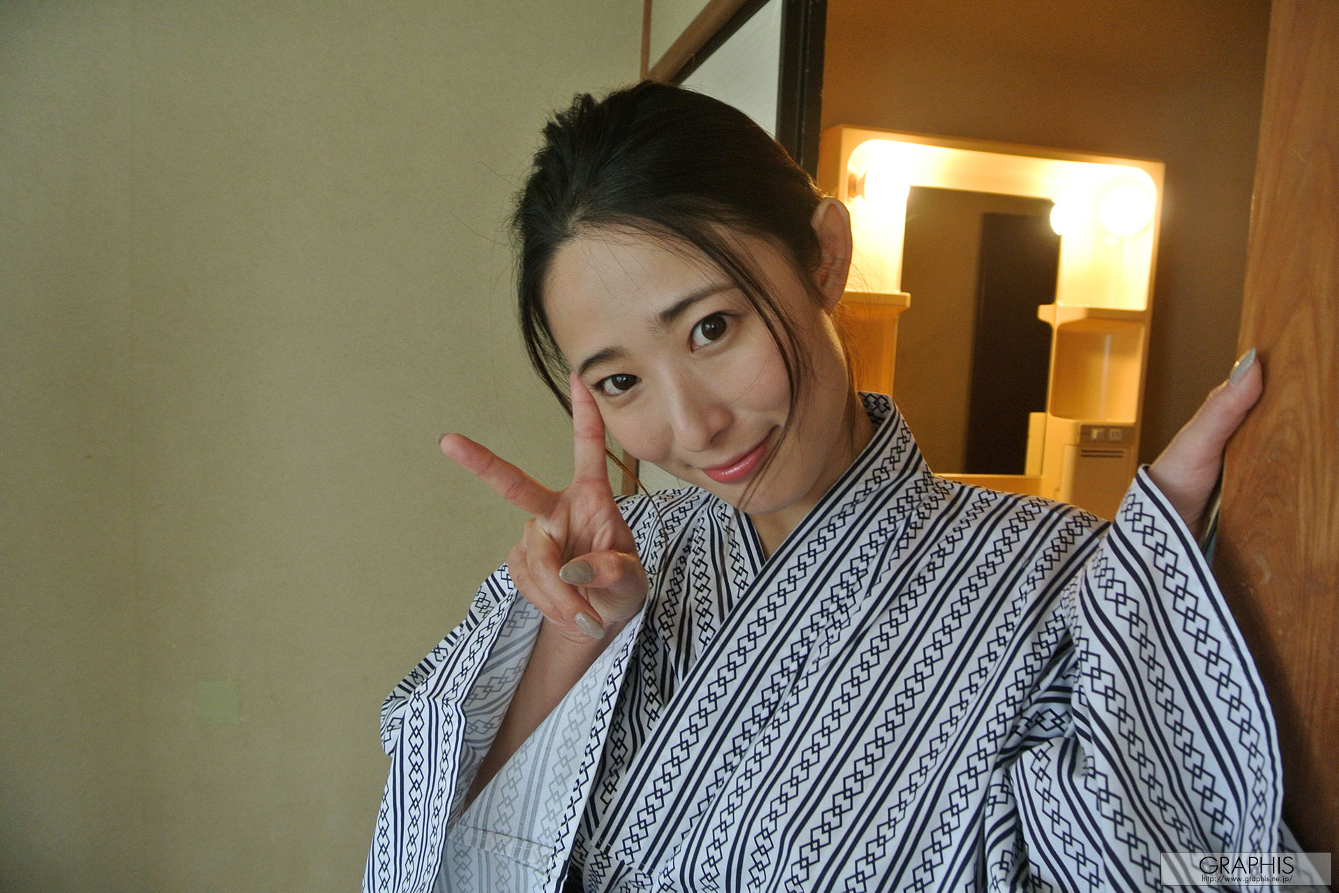 [Graphis] Gals472 Suzu Matsuoka 松岡すず Raw Expression