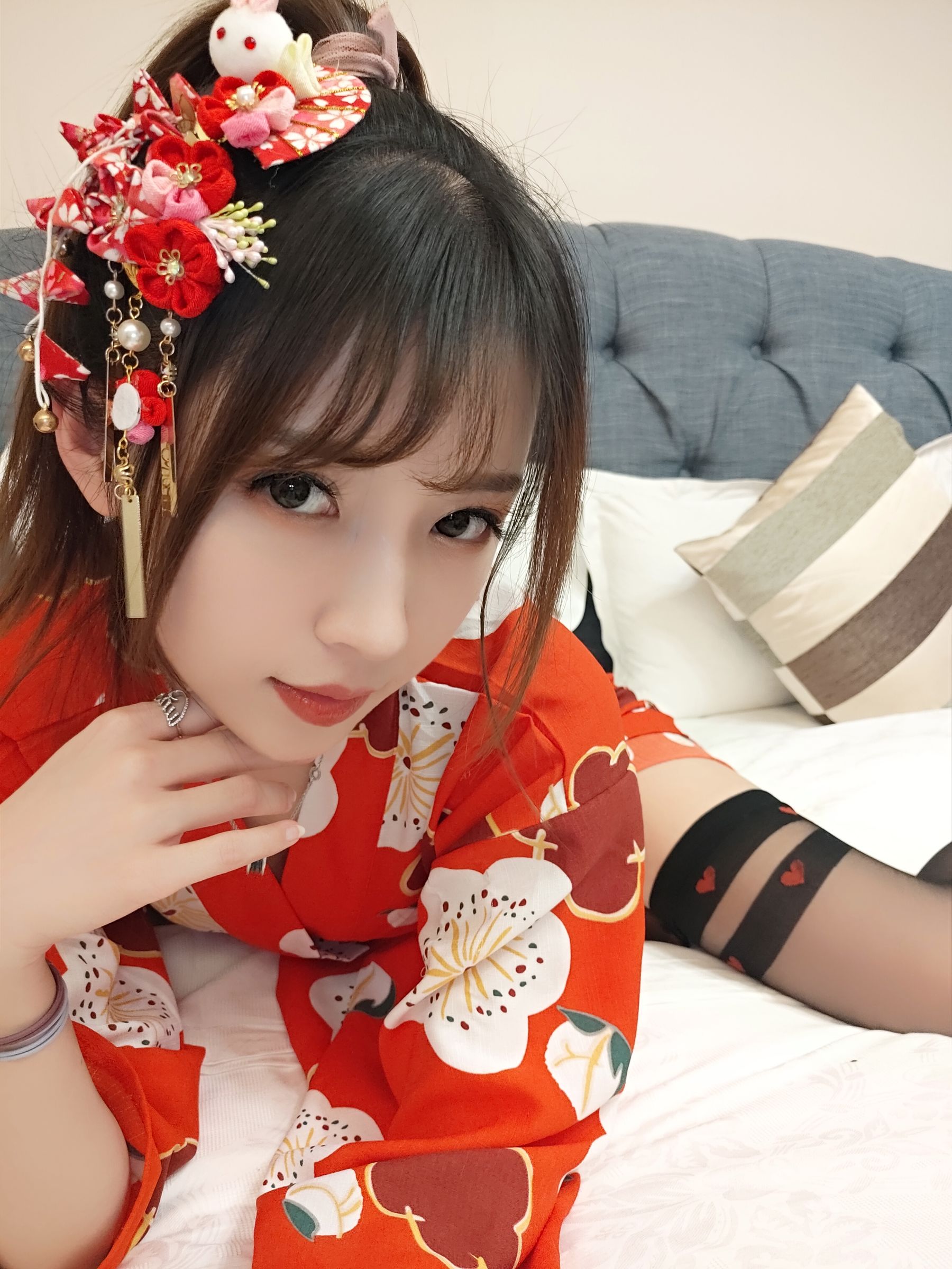 [Cosplay] 斗鱼主播小女巫露娜 - 和服桃心黑色长筒袜