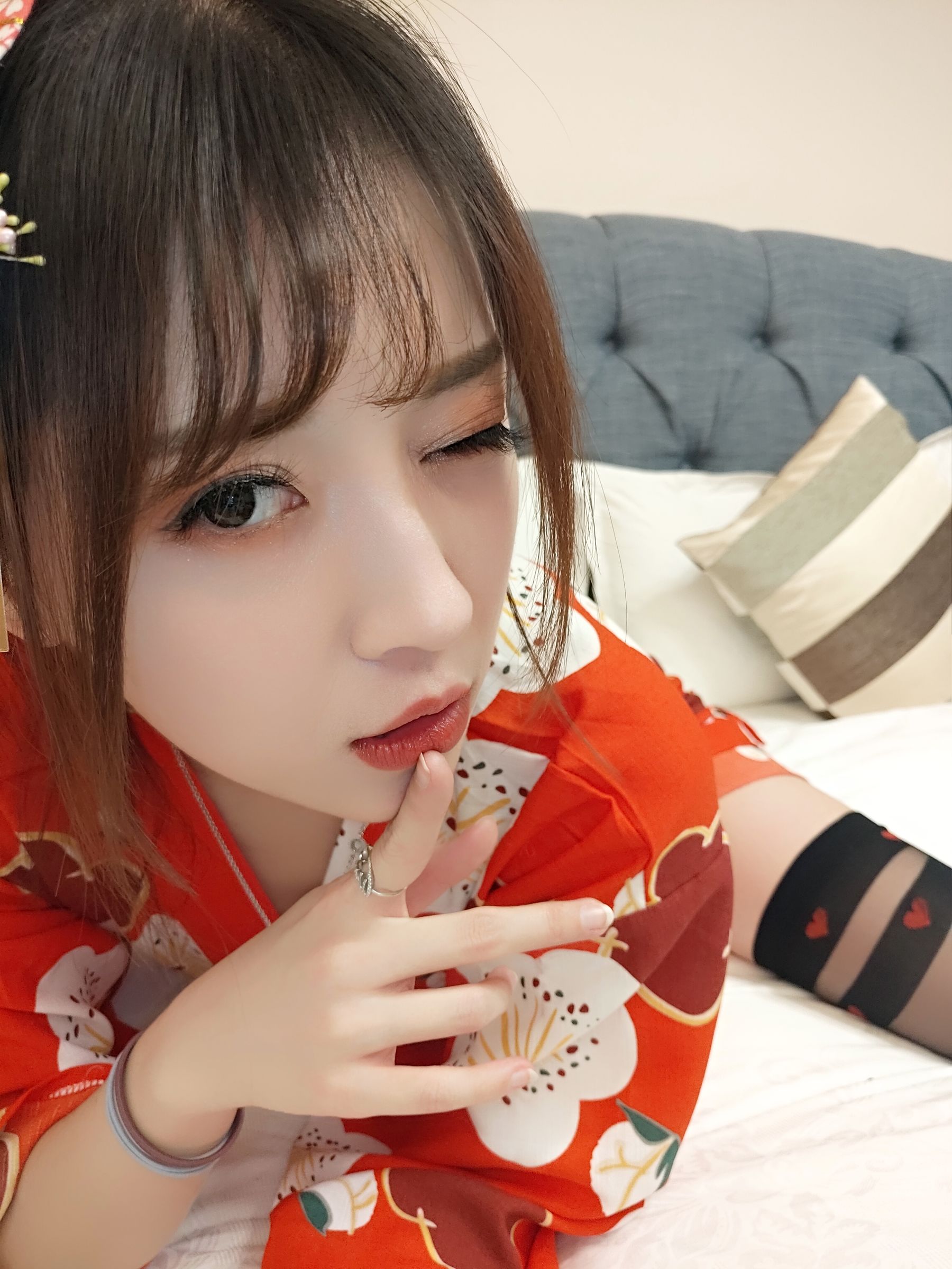 [Cosplay] 斗鱼主播小女巫露娜 - 和服桃心黑色长筒袜