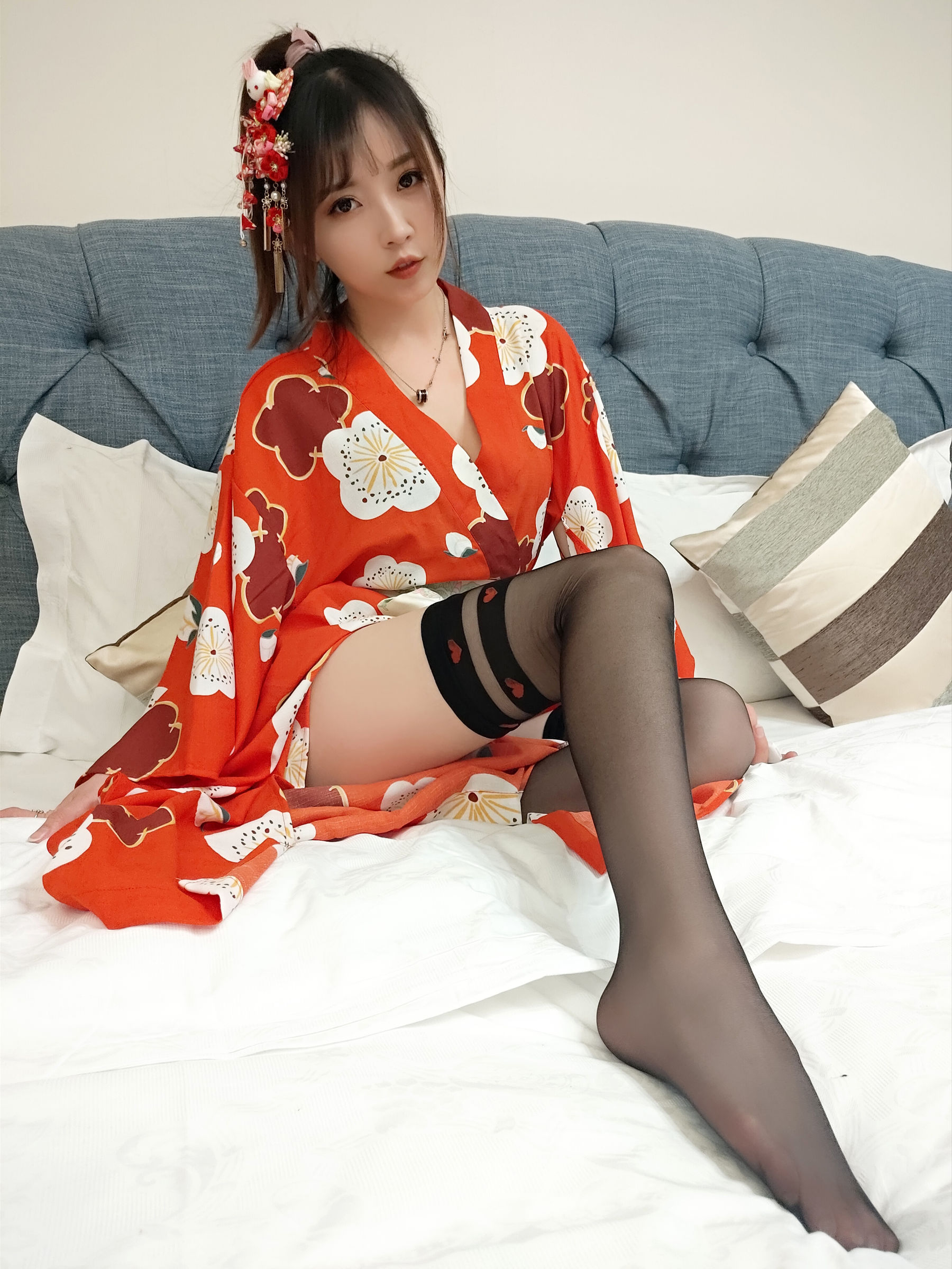 [Cosplay] 斗鱼主播小女巫露娜 - 和服桃心黑色长筒袜
