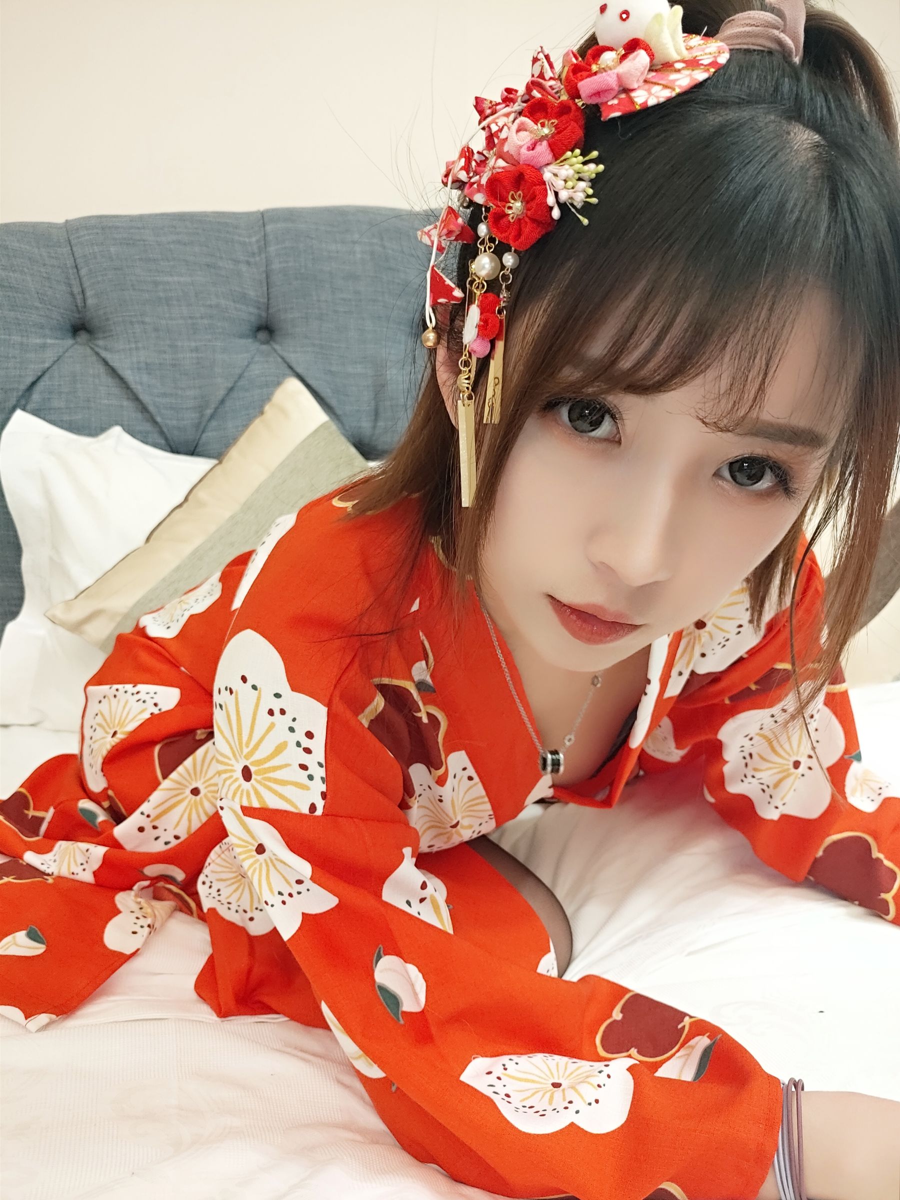 [Cosplay] 斗鱼主播小女巫露娜 - 和服桃心黑色长筒袜