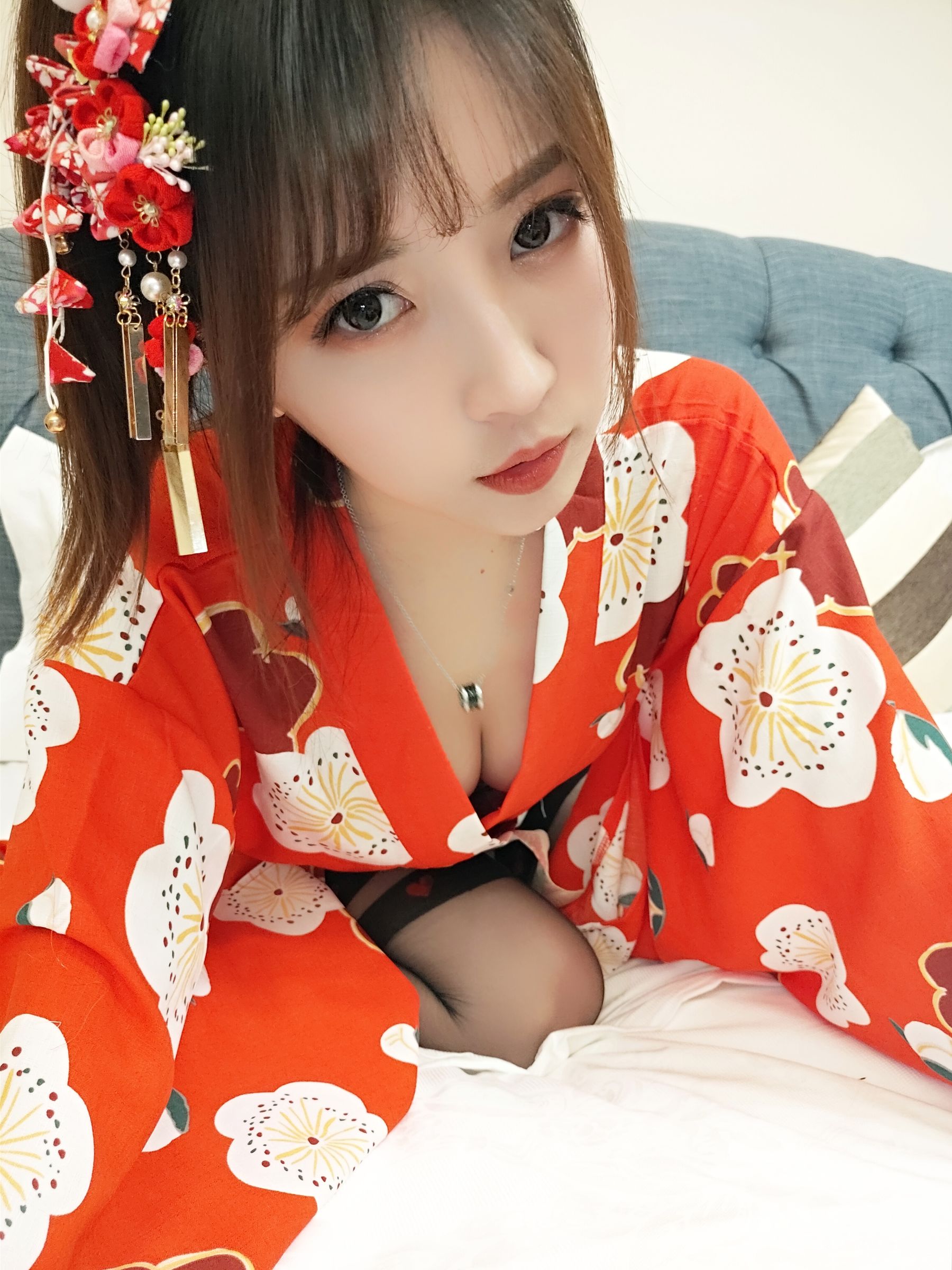 [Cosplay] 斗鱼主播小女巫露娜 - 和服桃心黑色长筒袜