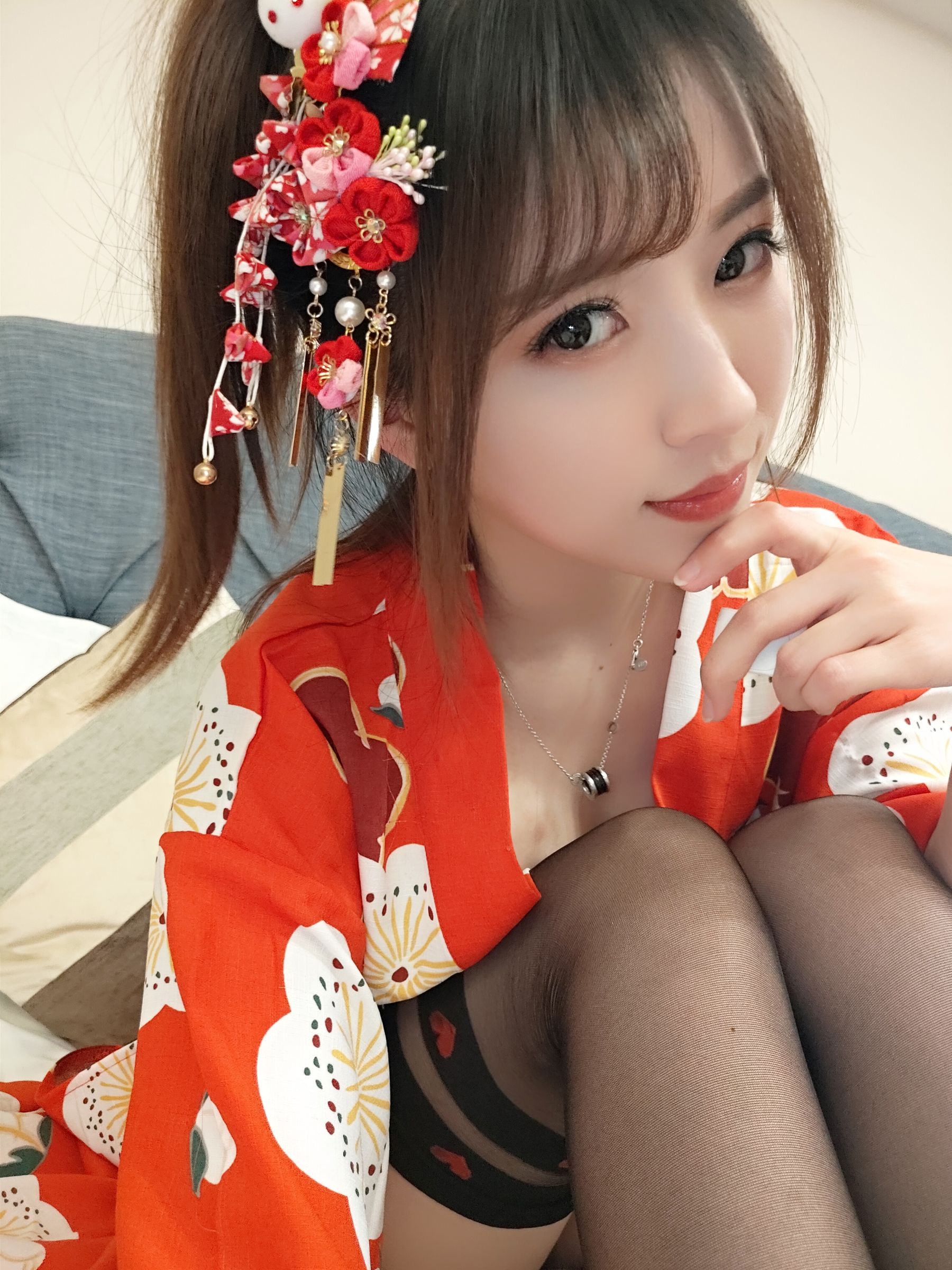 [Cosplay] 斗鱼主播小女巫露娜 - 和服桃心黑色长筒袜