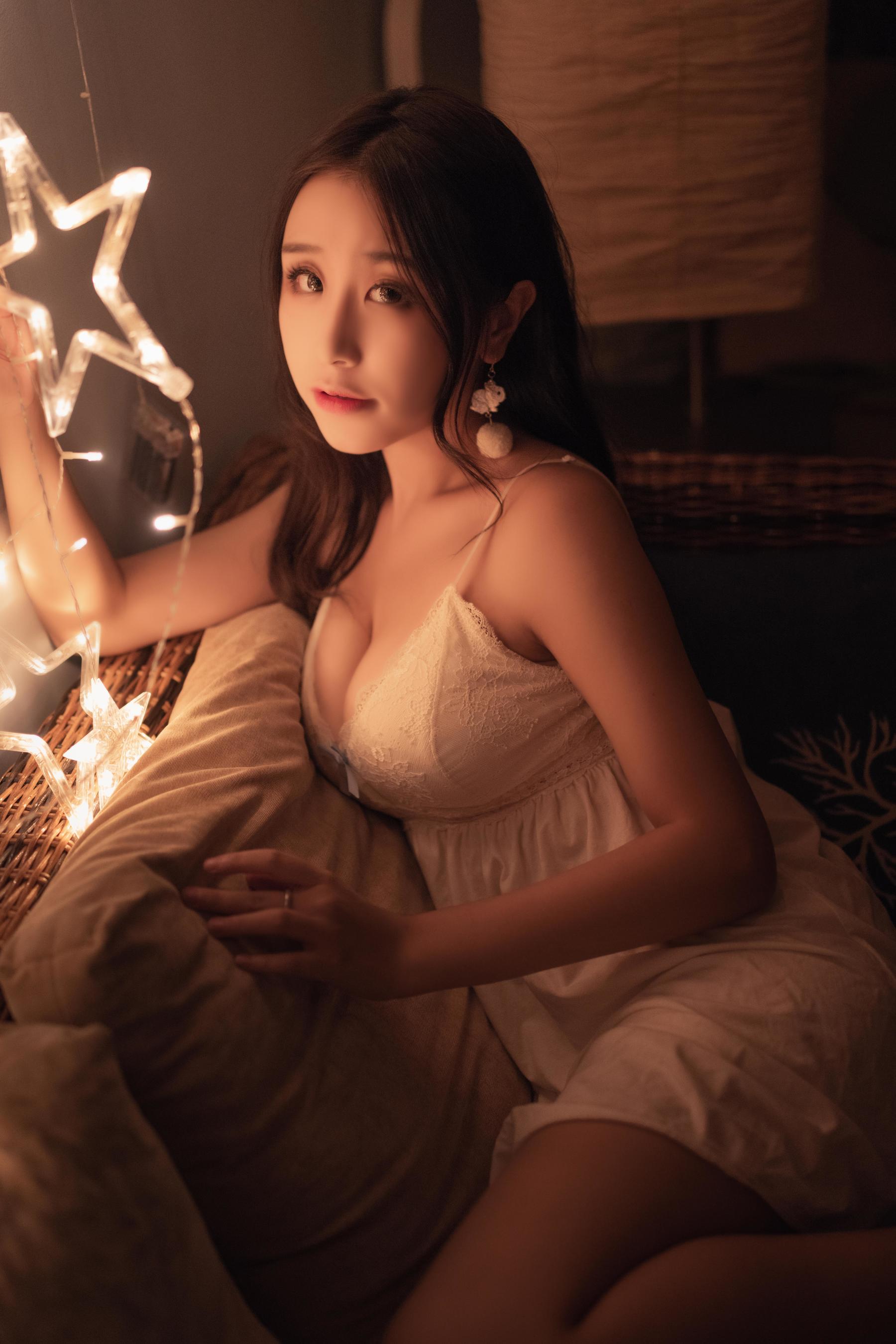 [Cosplay] 动漫博主穆零Mu0 - 灯下睡衣