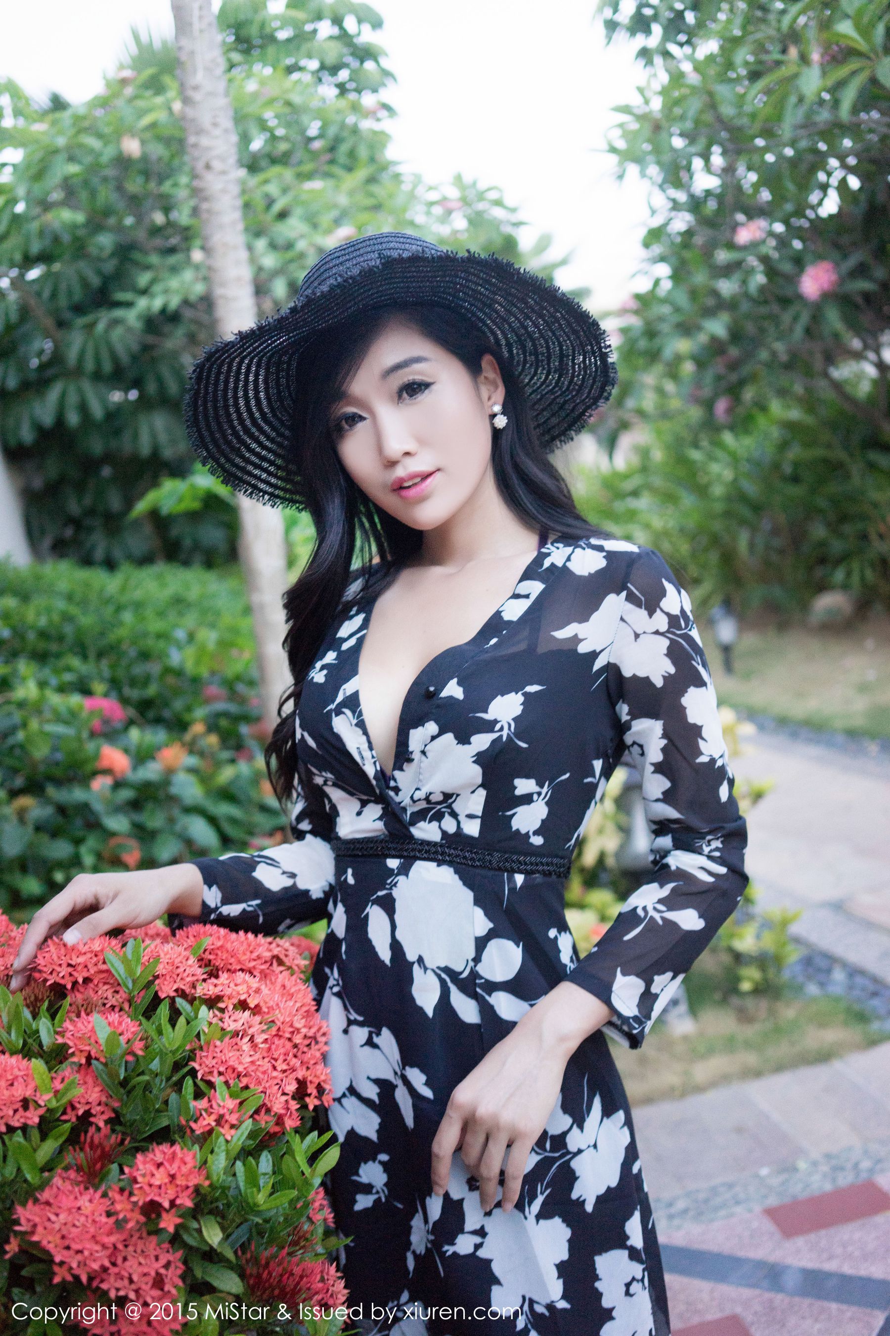 Ashely丽丽《情趣睡衣+比基尼+街拍》 [魅妍社MiStar] Vol.027