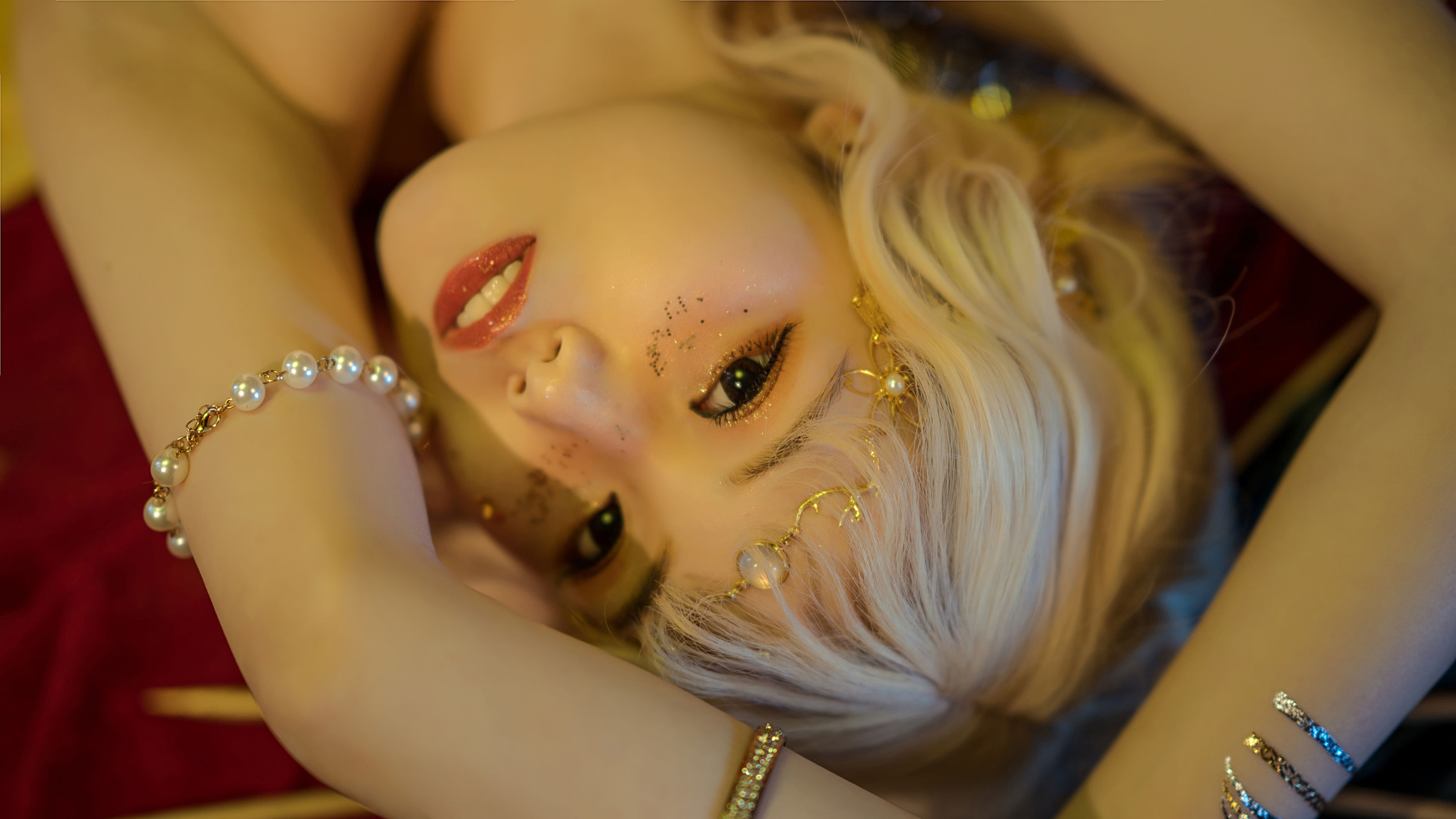 [Cosplay] 七月喵子 - 献上王的冠冕