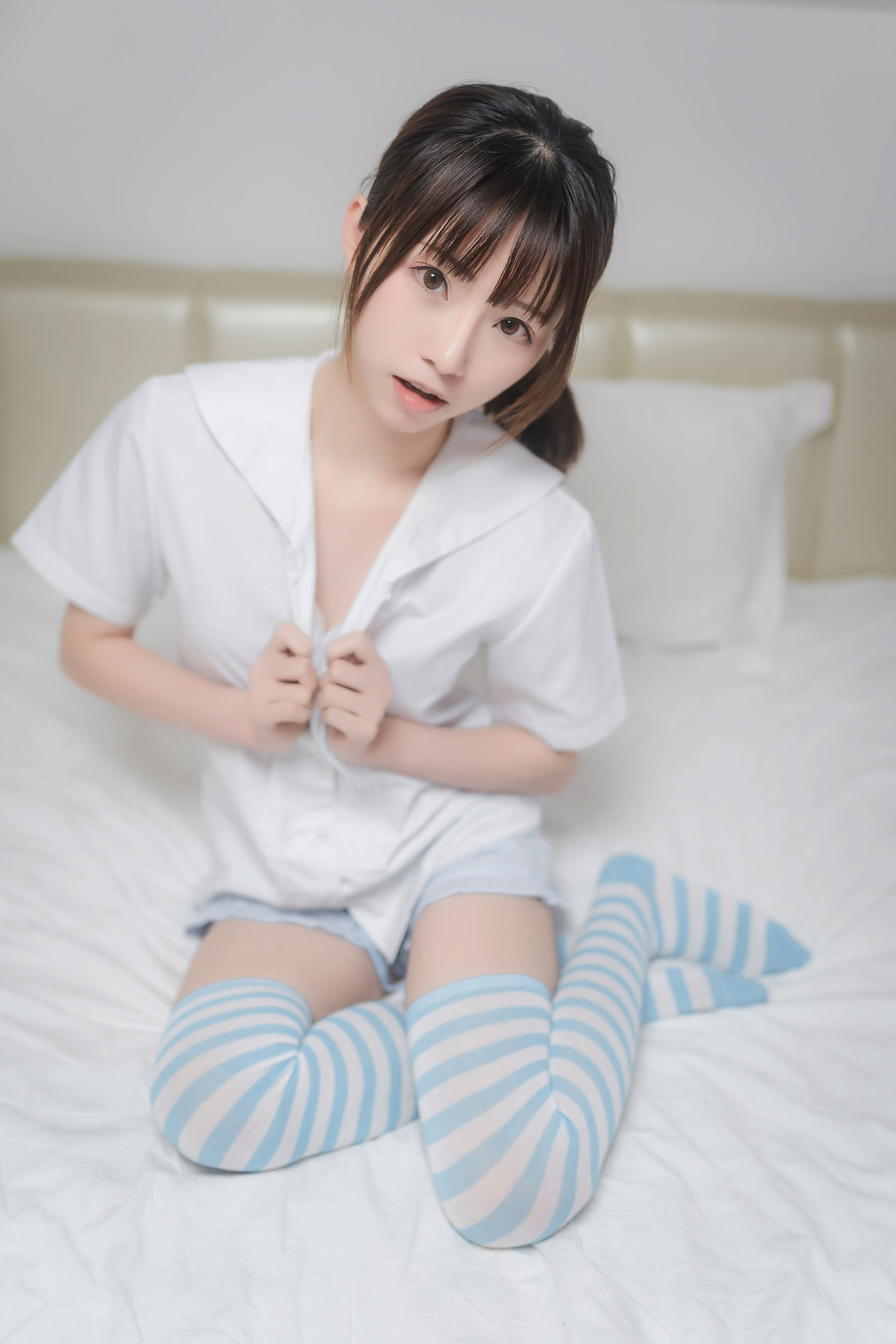 [Cosplay] 动漫博主Kitaro_绮太郎 - 蓝白条纹袜
