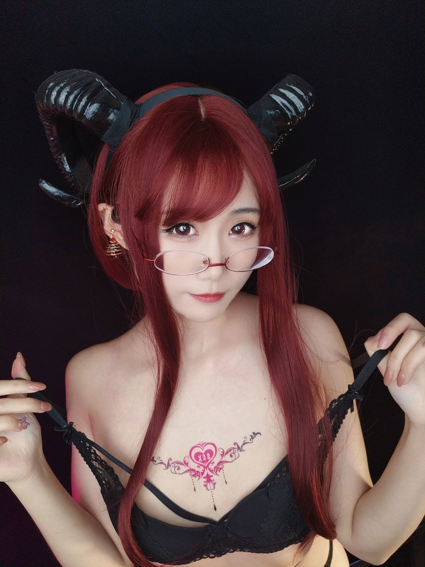 [Cosplay] 动漫博主曉美媽 - (圣诞自拍)雪夜魅魔