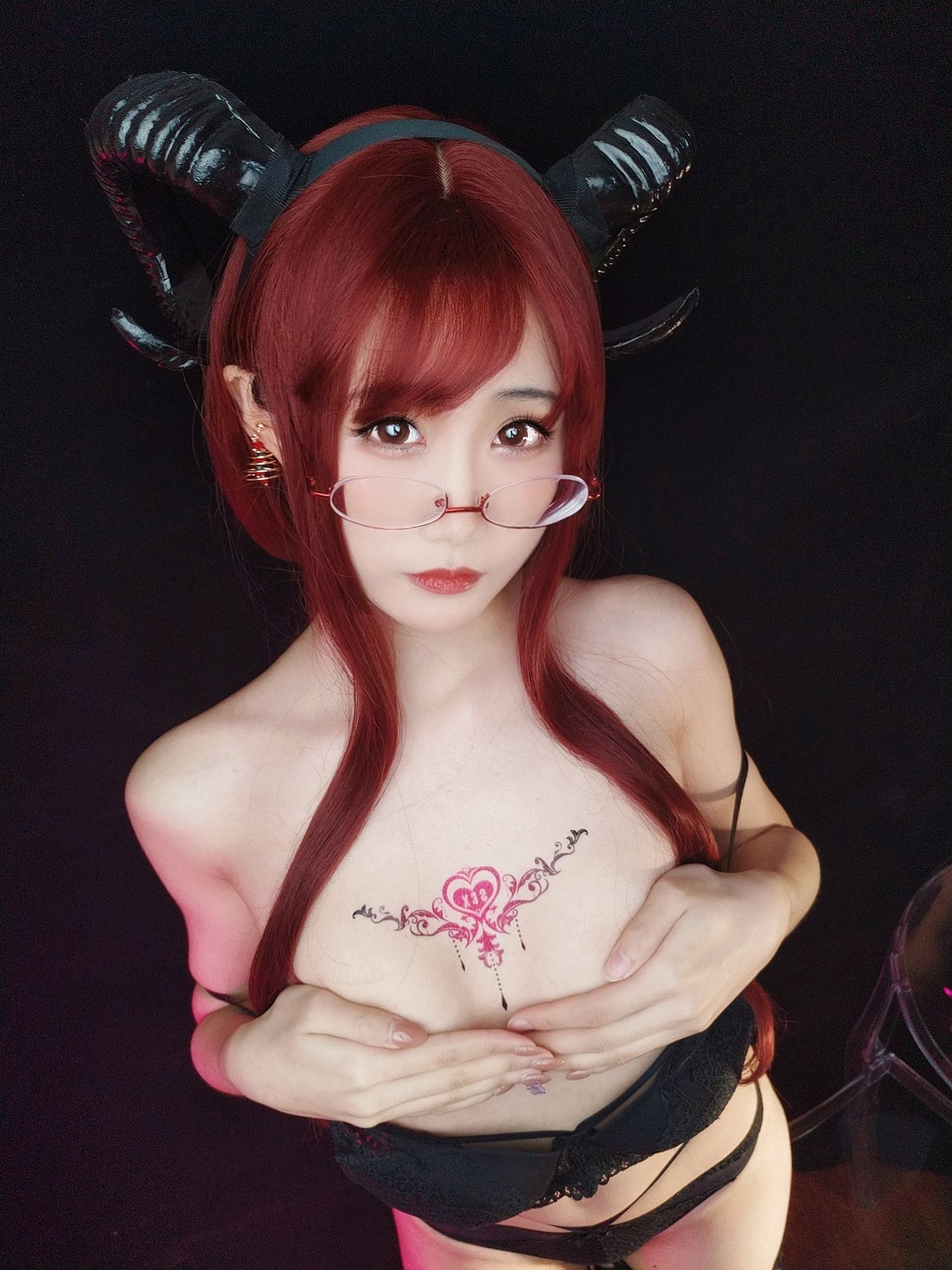 [Cosplay] 动漫博主曉美媽 - (圣诞自拍)雪夜魅魔
