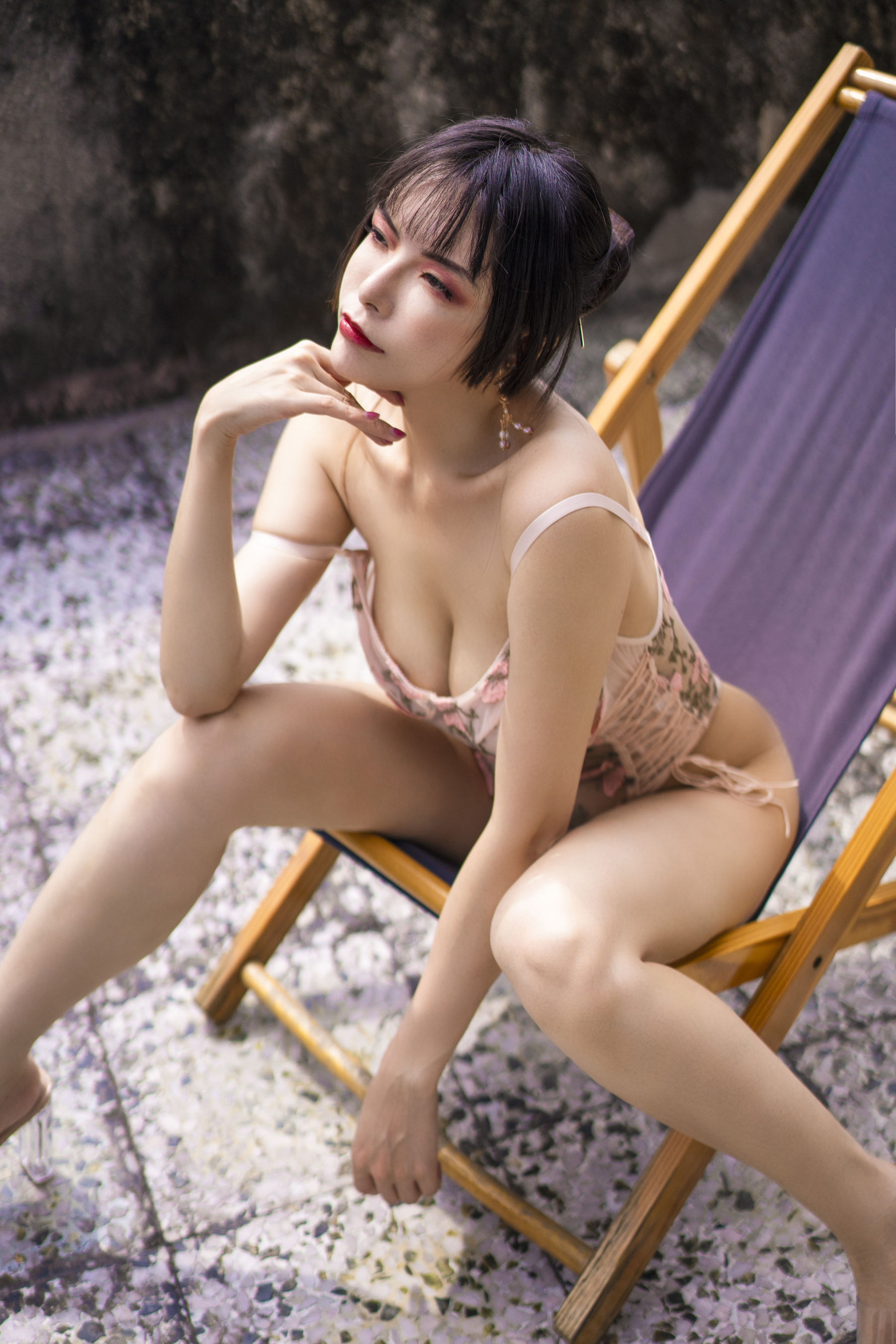 [Cosplay] 秋和柯基(夏小秋秋秋) - 天台