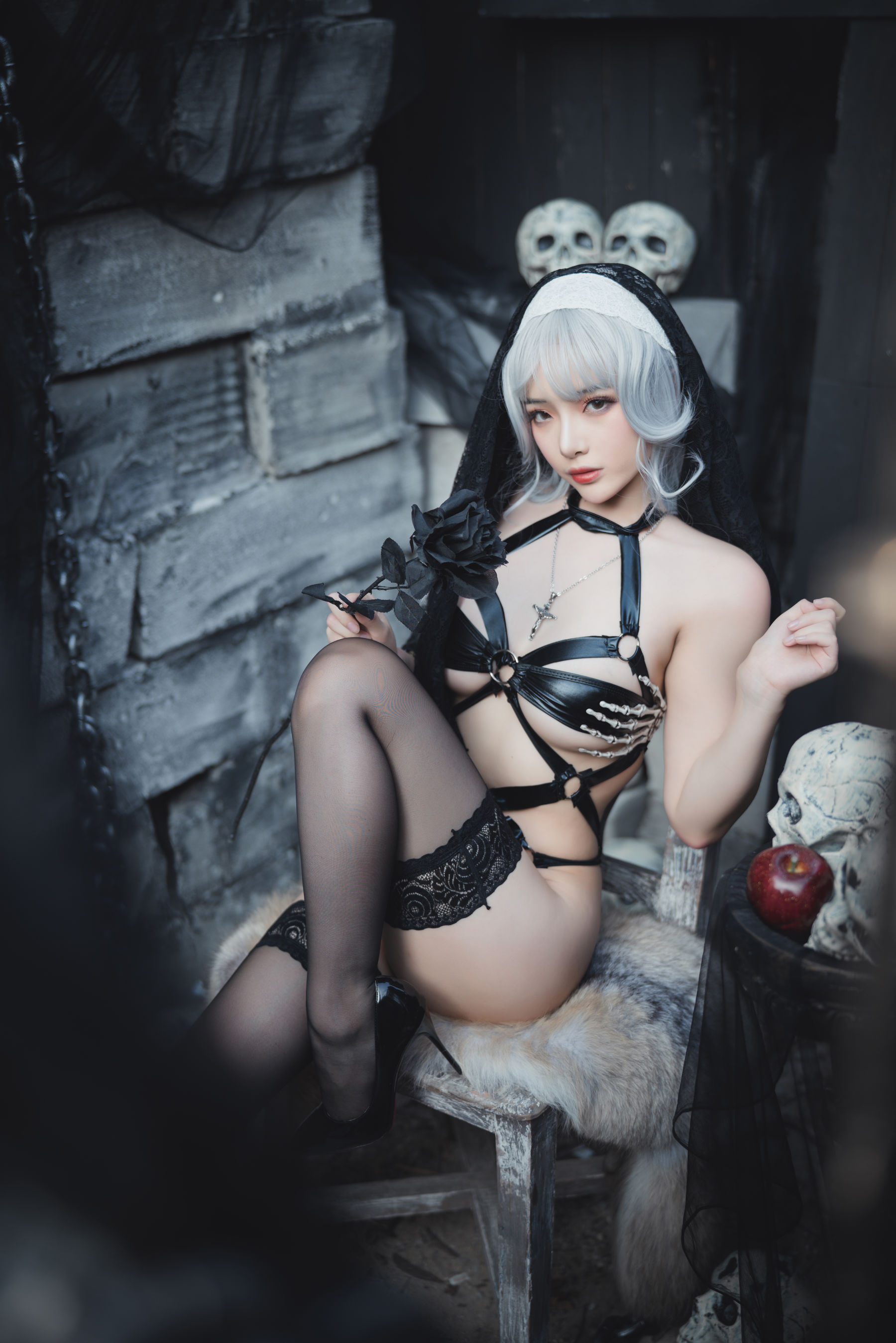 [Cosplay] 动漫博主雯妹 - 暗黑修女