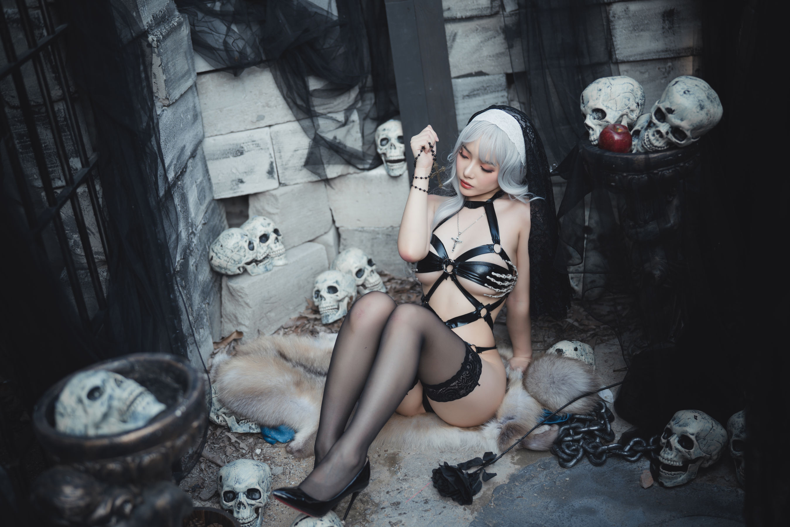 [Cosplay] 动漫博主雯妹 - 暗黑修女