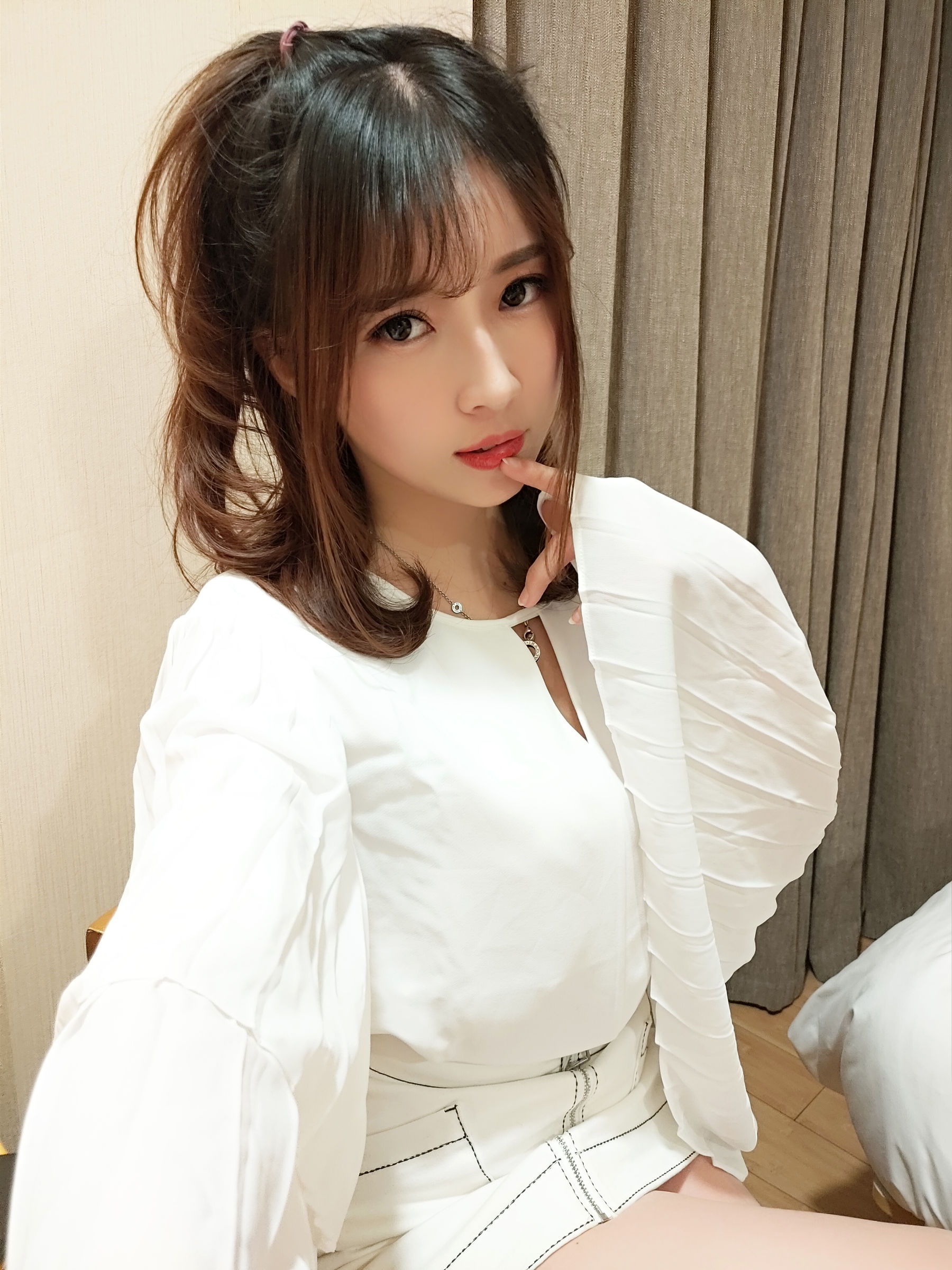 [Cosplay] 斗鱼主播小女巫露娜 - OL风肤色连裤袜