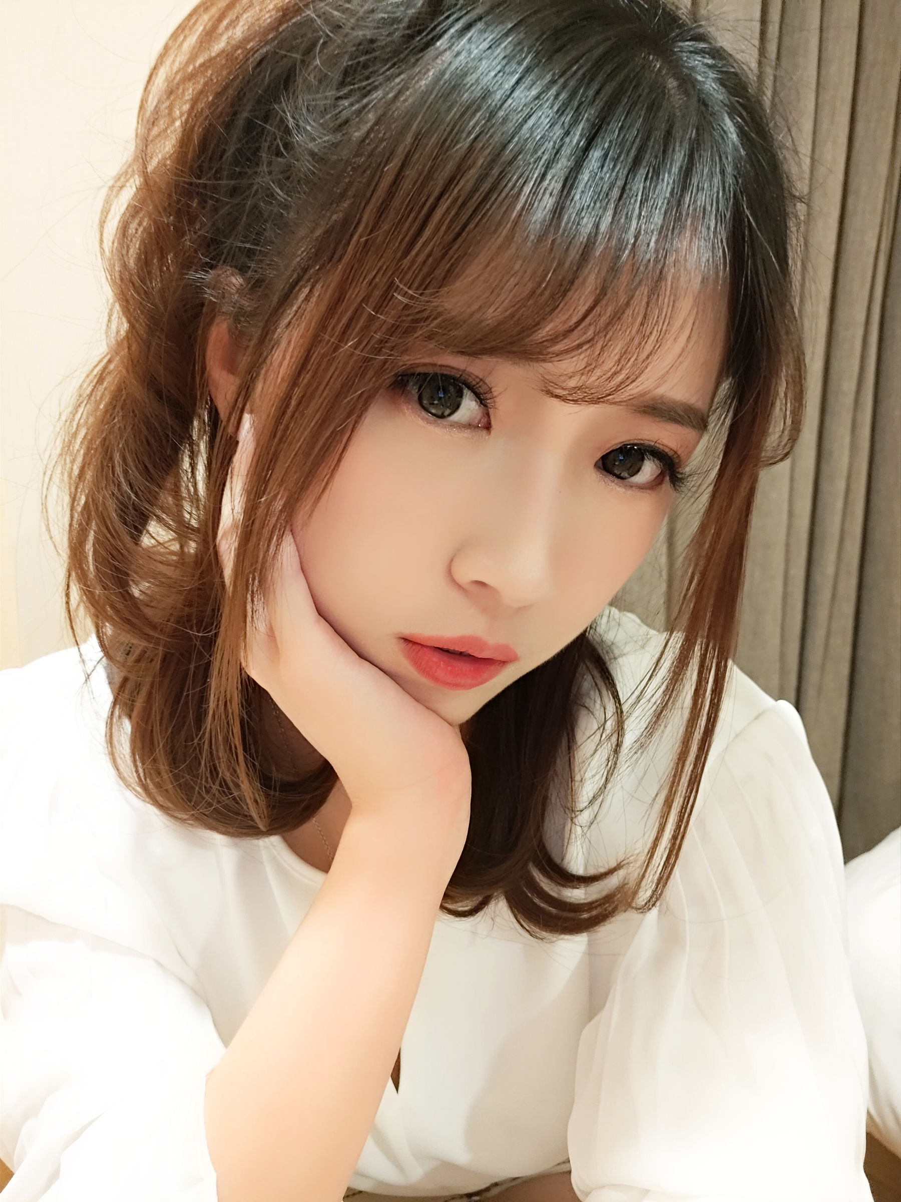 [Cosplay] 斗鱼主播小女巫露娜 - OL风肤色连裤袜