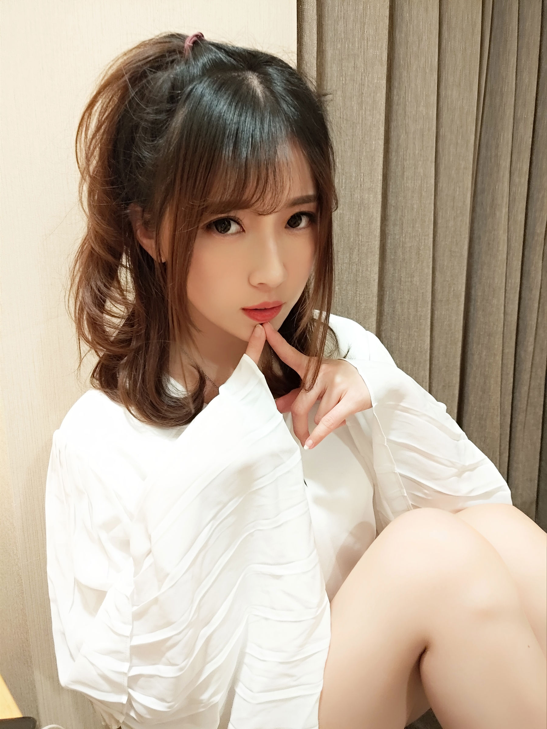 [Cosplay] 斗鱼主播小女巫露娜 - OL风肤色连裤袜