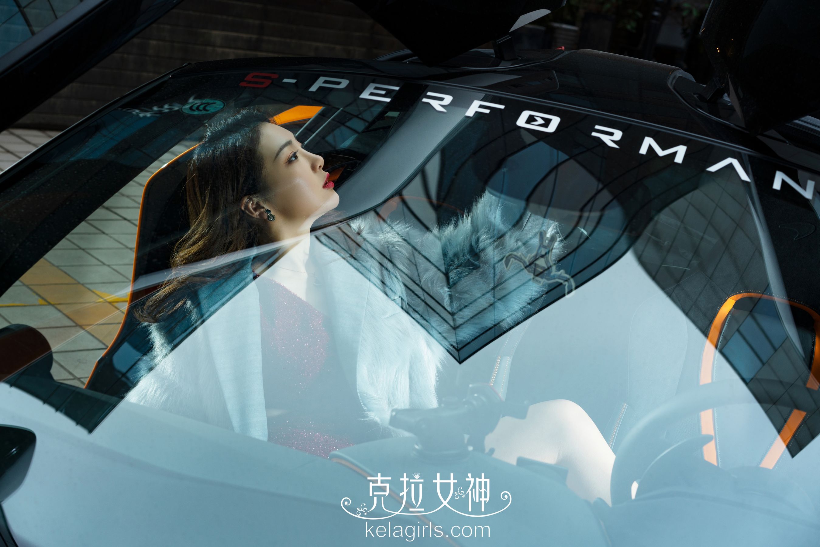 [克拉女神Kelagirls]  舒彤 香车美腿