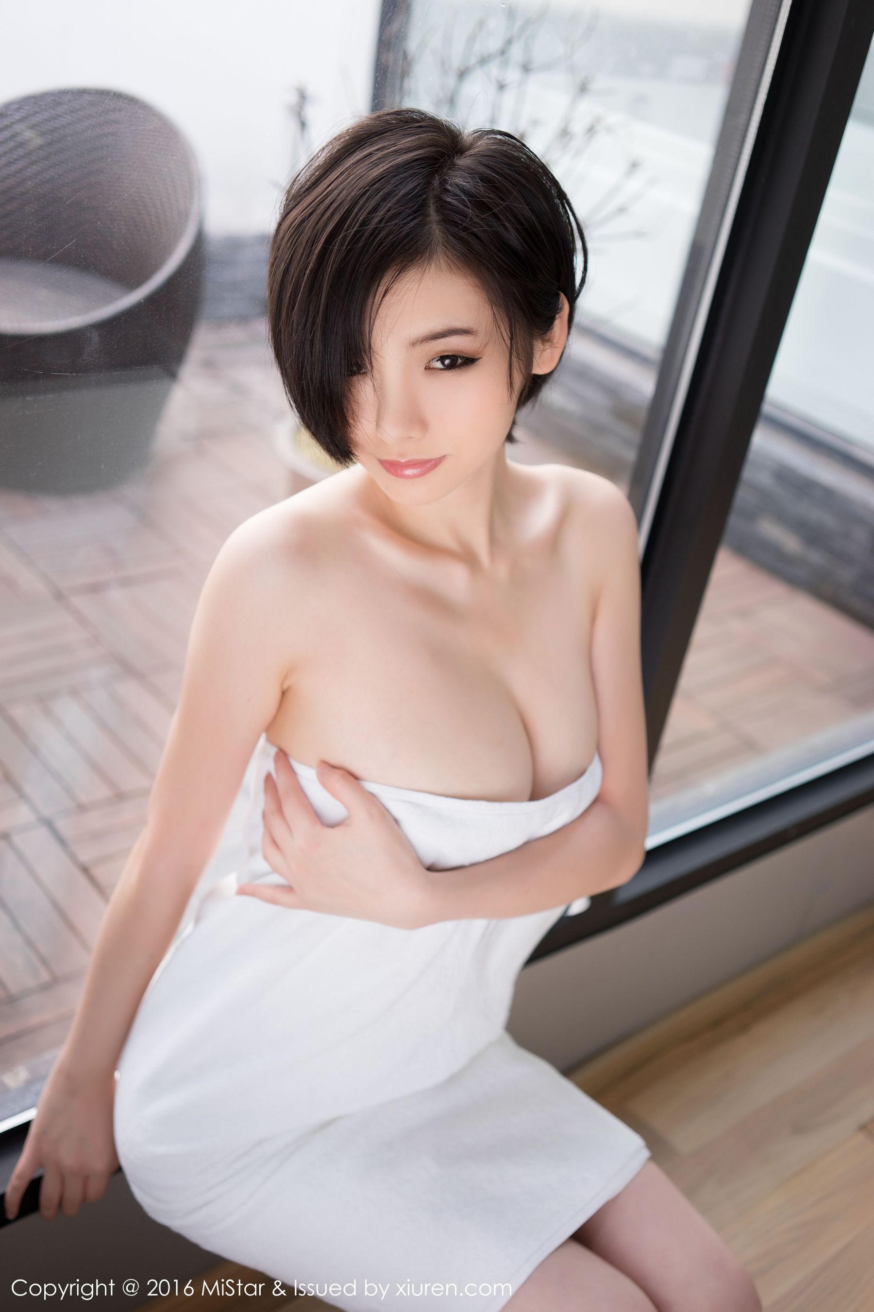 Jenny佳妮《拥有傲人巨乳的短发妹子》 [魅妍社MiStar] Vol.077