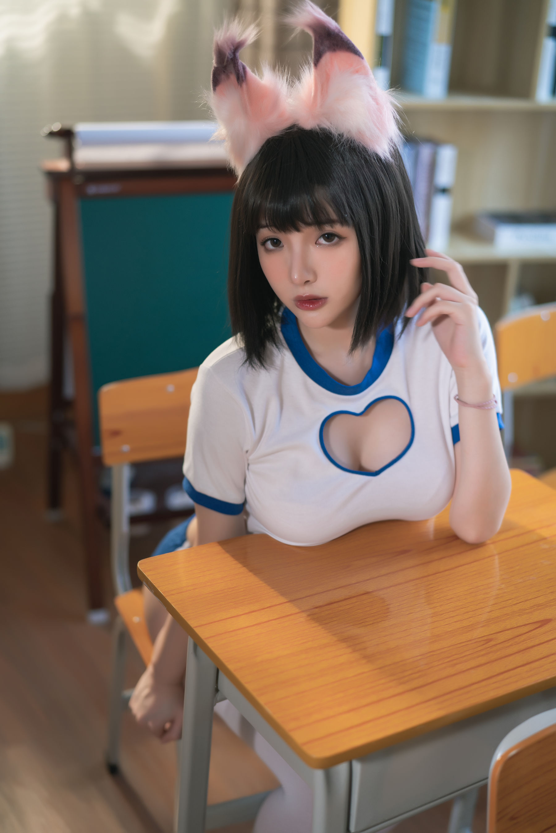 [COS福利] 动漫博主雯妹 - 运动服猫咪