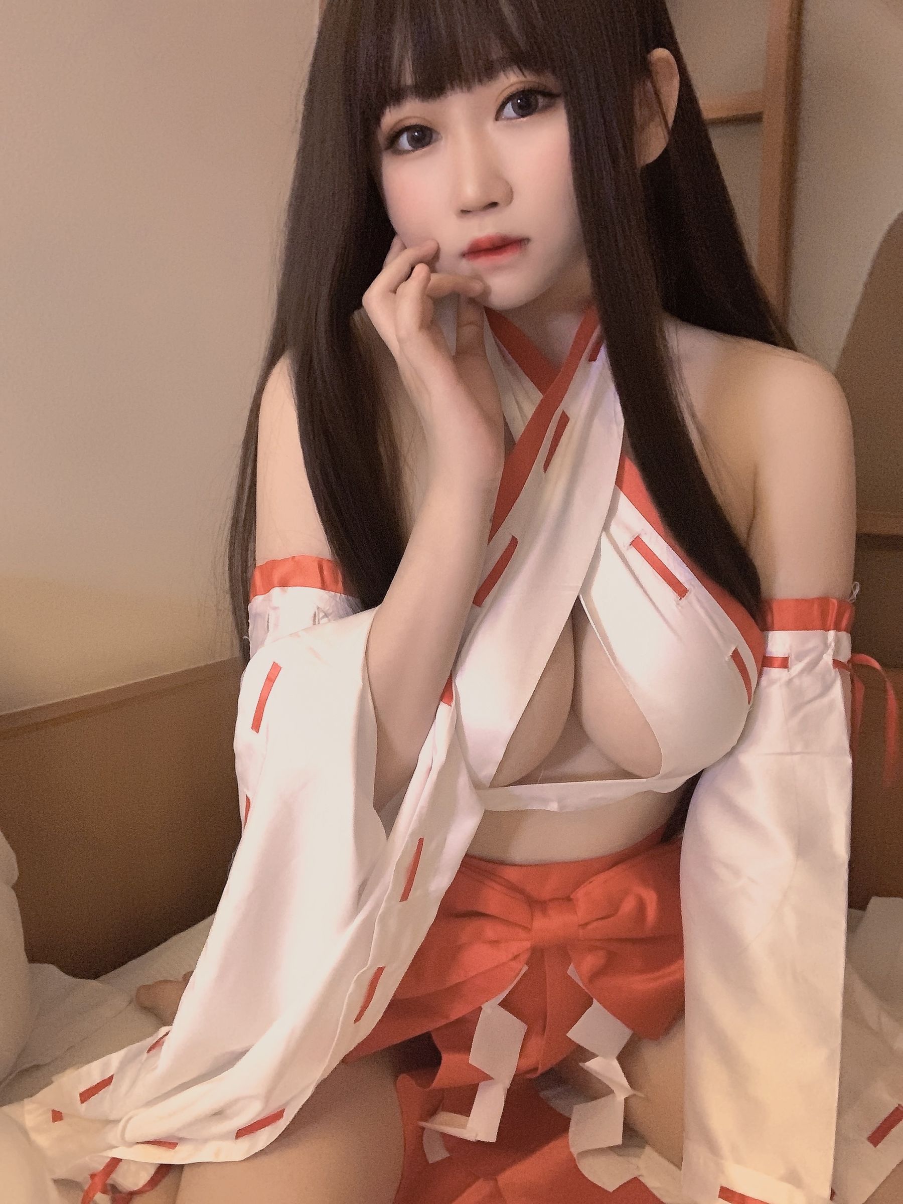 [COS福利] 蜜桃少女是依酱呀 - 女巫