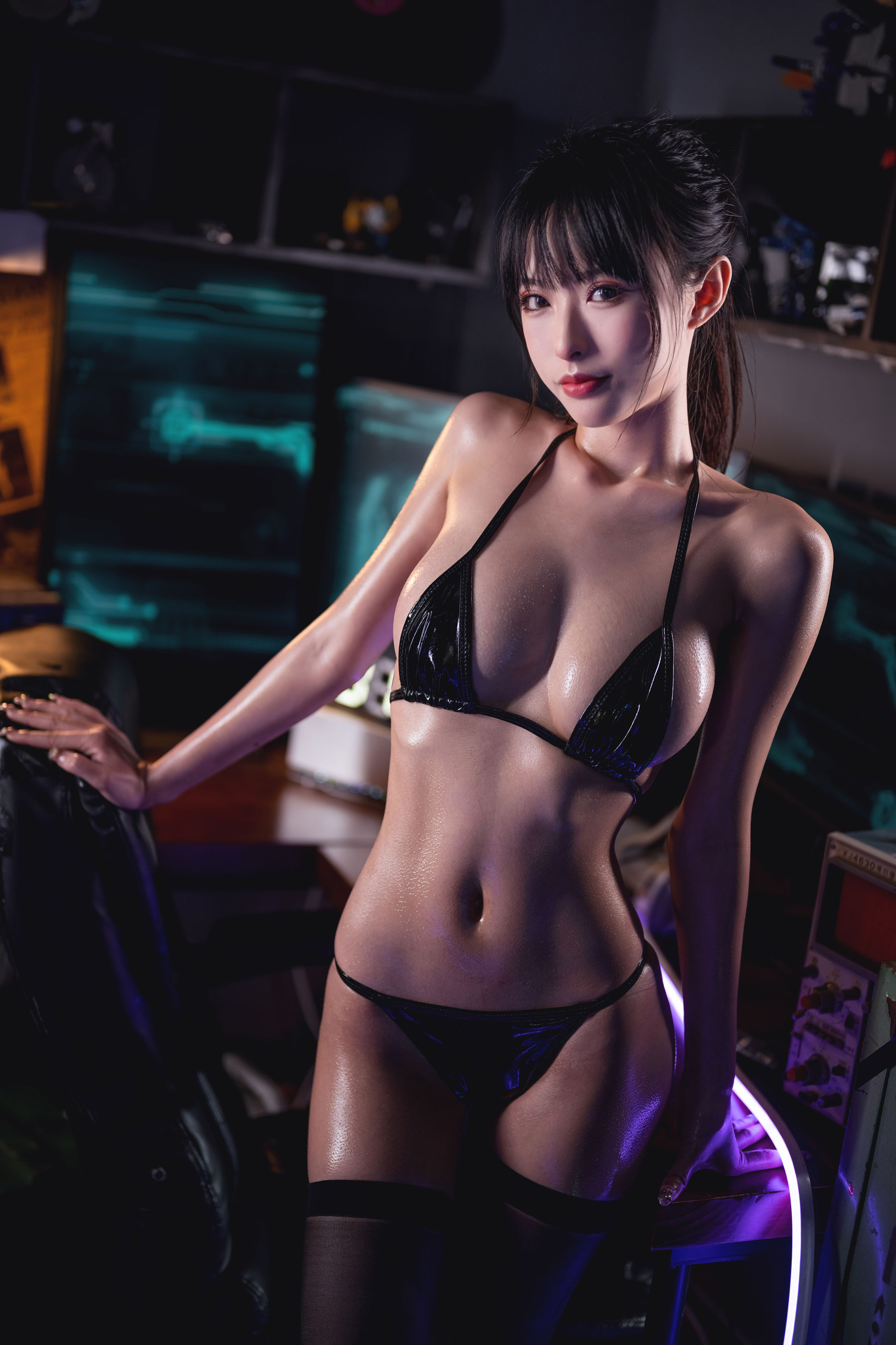 [COS福利] 尤物清水由乃 - 抹油比基尼