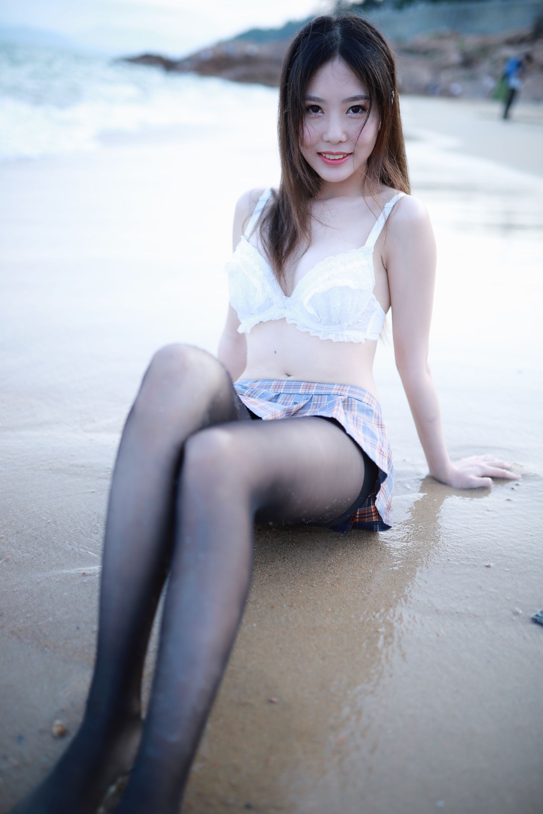 [COS福利] 抖娘-利世图集 - 海边黑丝