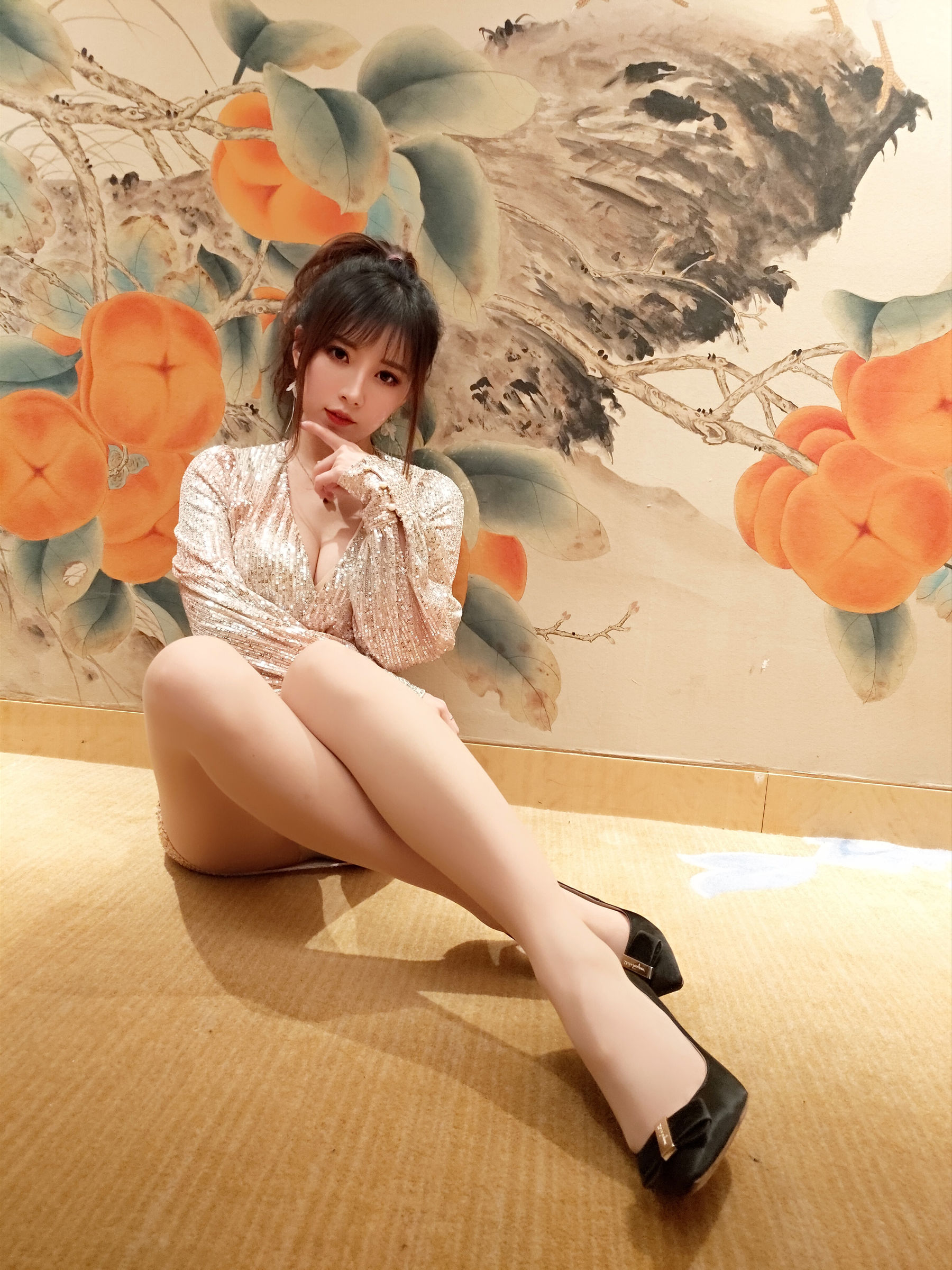 [COS福利] 斗鱼主播小女巫露娜 - 亮片裙肉丝