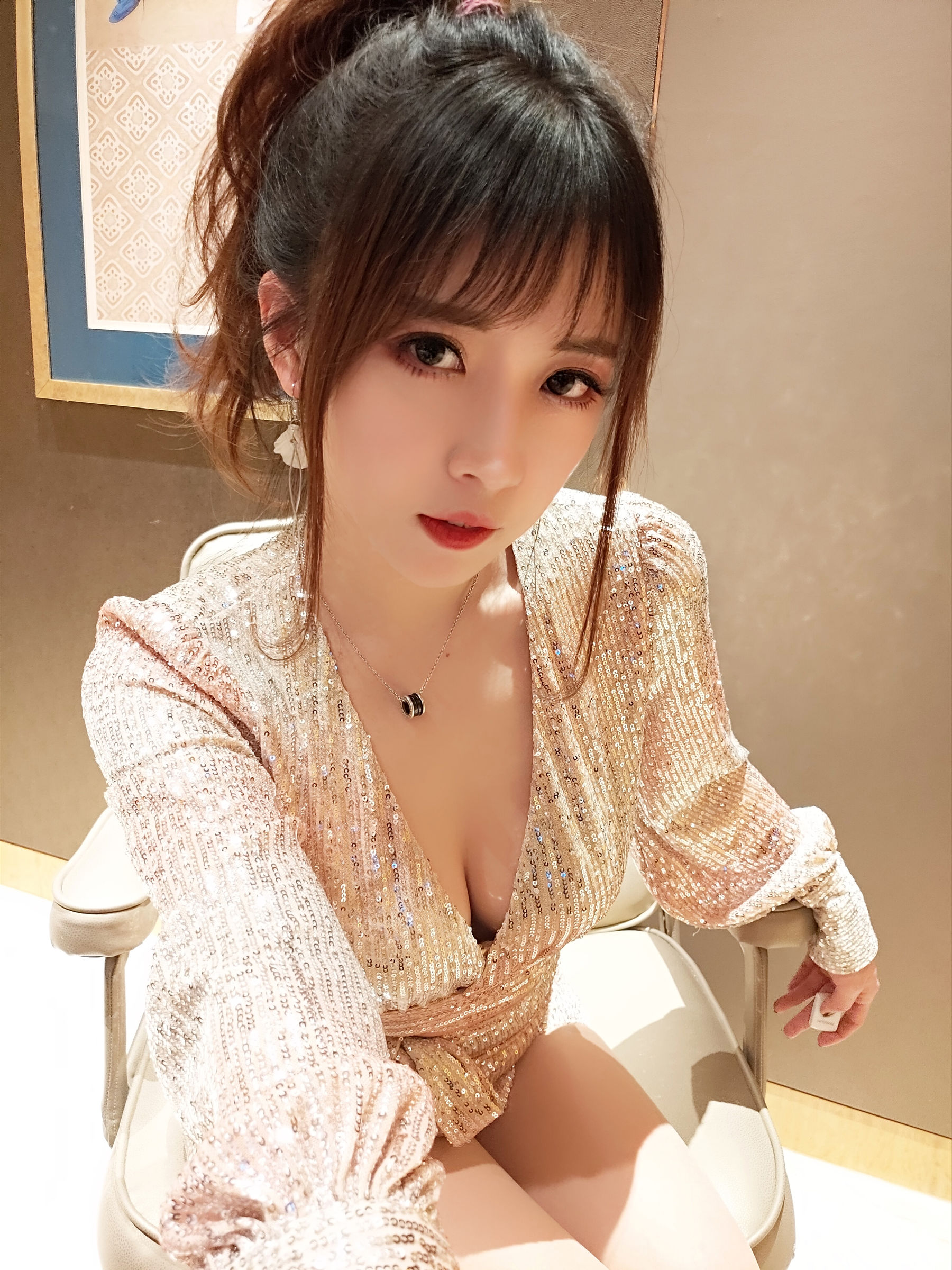 [COS福利] 斗鱼主播小女巫露娜 - 亮片裙肉丝