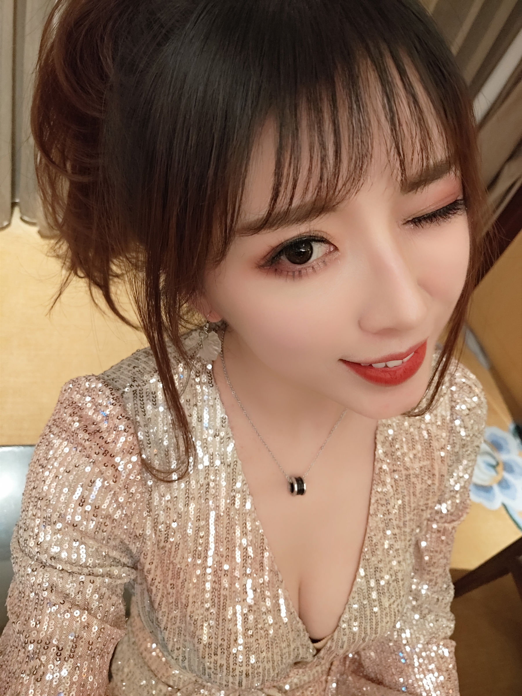 [COS福利] 斗鱼主播小女巫露娜 - 亮片裙肉丝